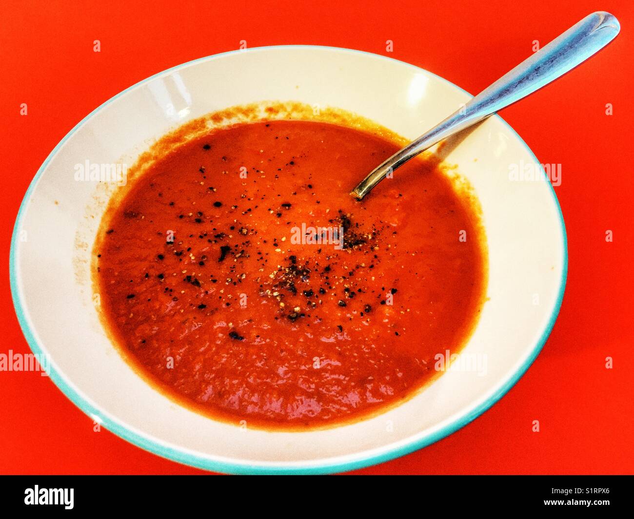 Soupe aux tomates maison - Image de stock capturée avec un smartphone