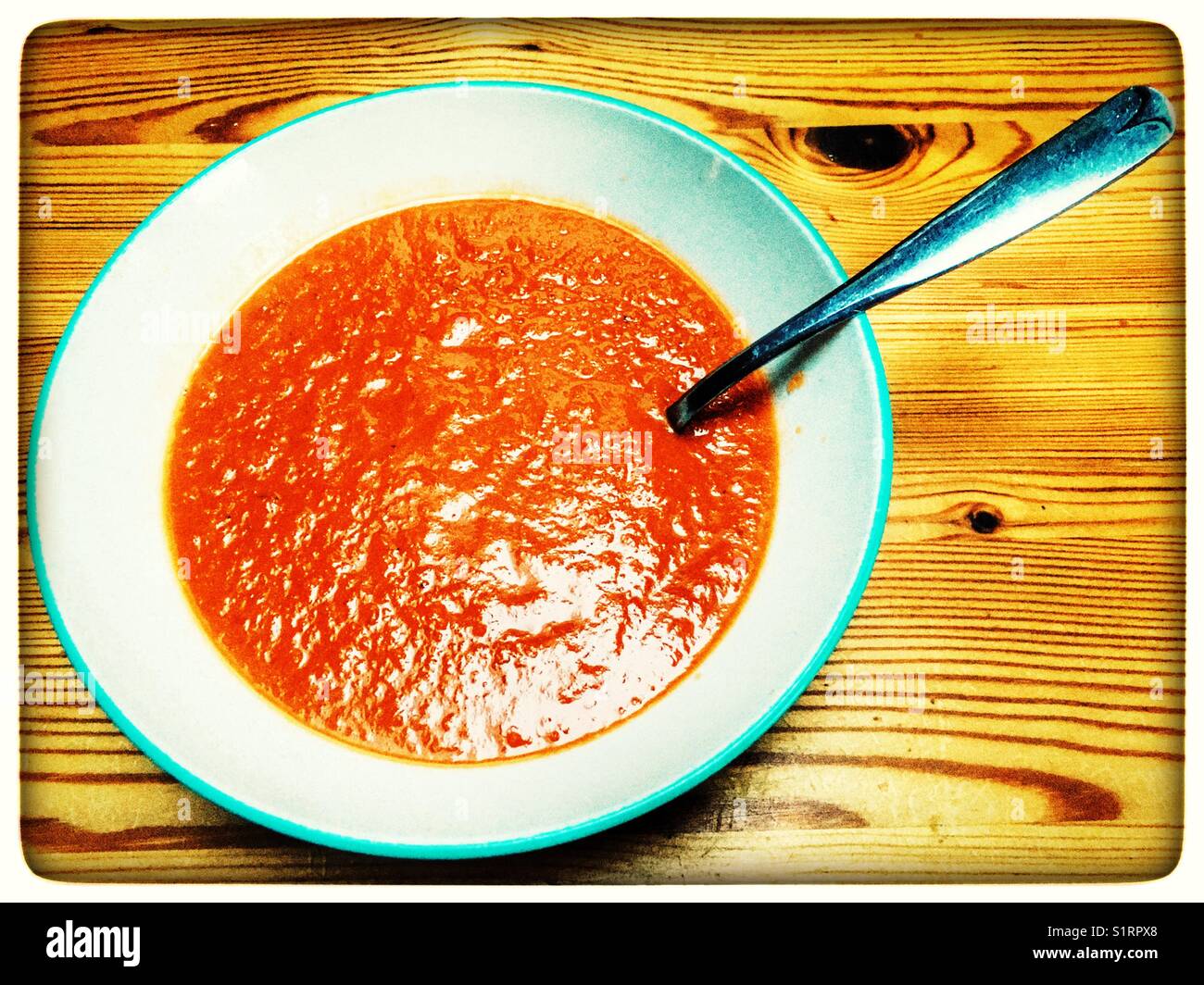 Soupe aux tomates maison - Image de stock capturée avec un smartphone