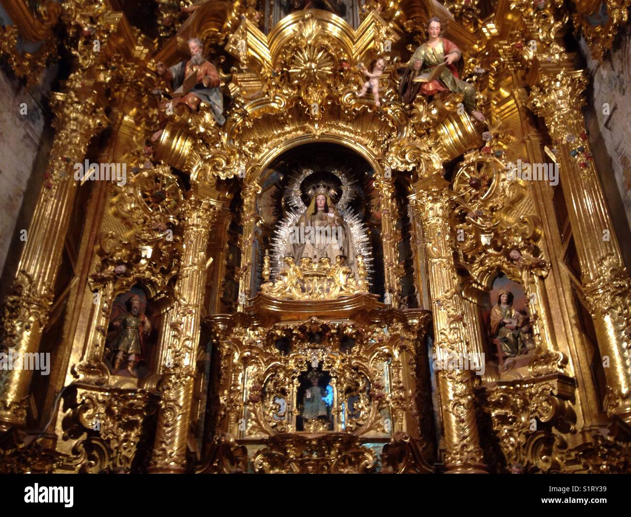 Vierge, autel del Rosario Santa Mary Church. Arcos de la Frontera, Andalousie, espagne. Banque D'Images