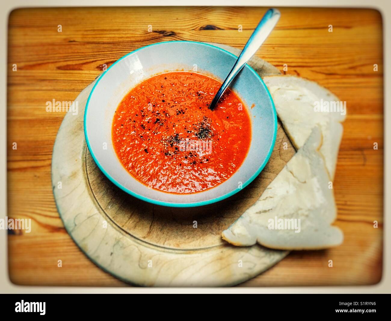 Soupe aux tomates maison - Image de stock capturée avec un smartphone