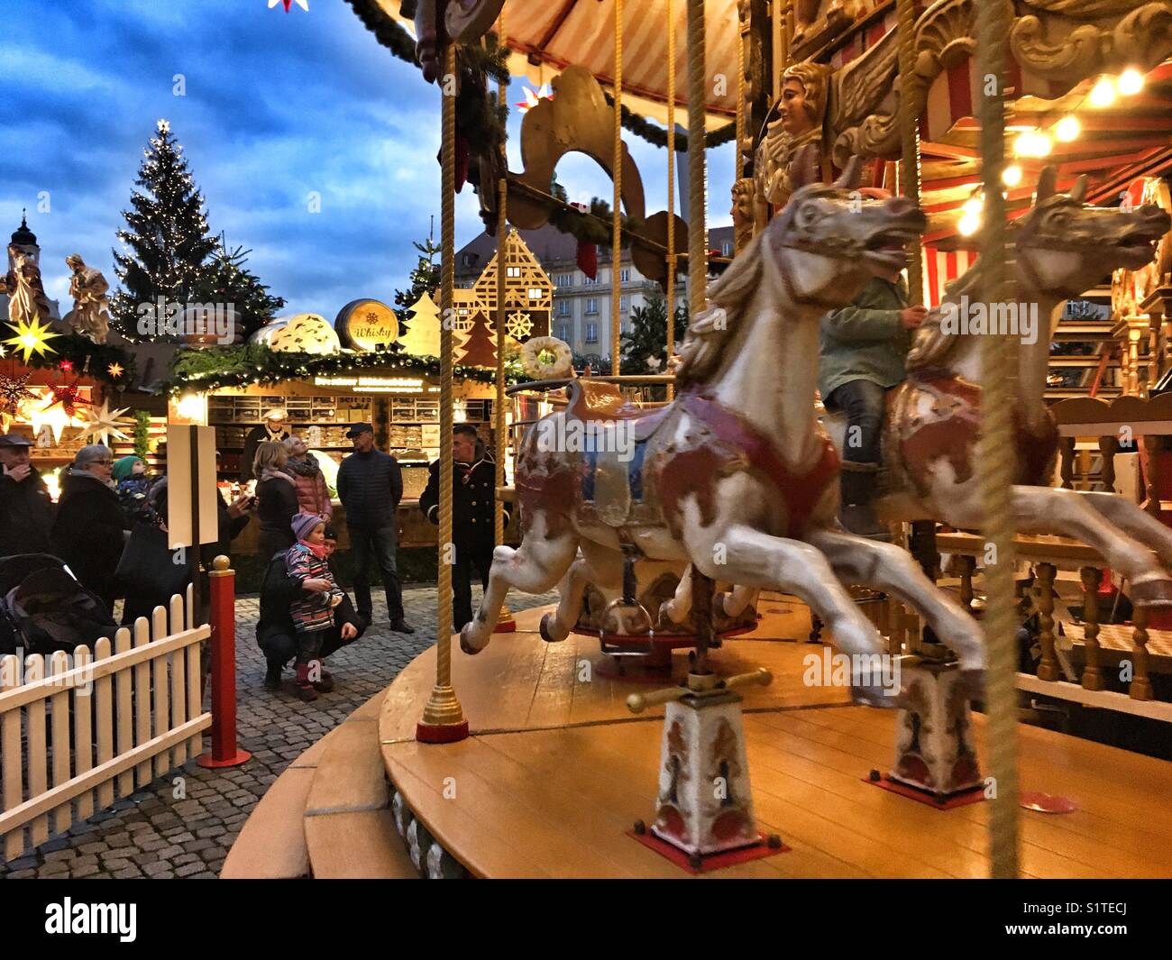Marché de Noël de Dresde, Allemagne, Striezelmarkt - Image de stock capturée avec un smartphone