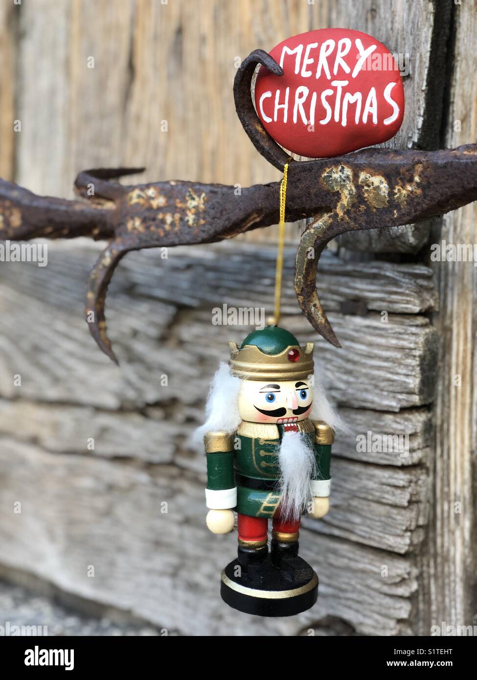 Joyeux Noël avec une pierre et un casse-noix - Image de stock capturée avec un smartphone