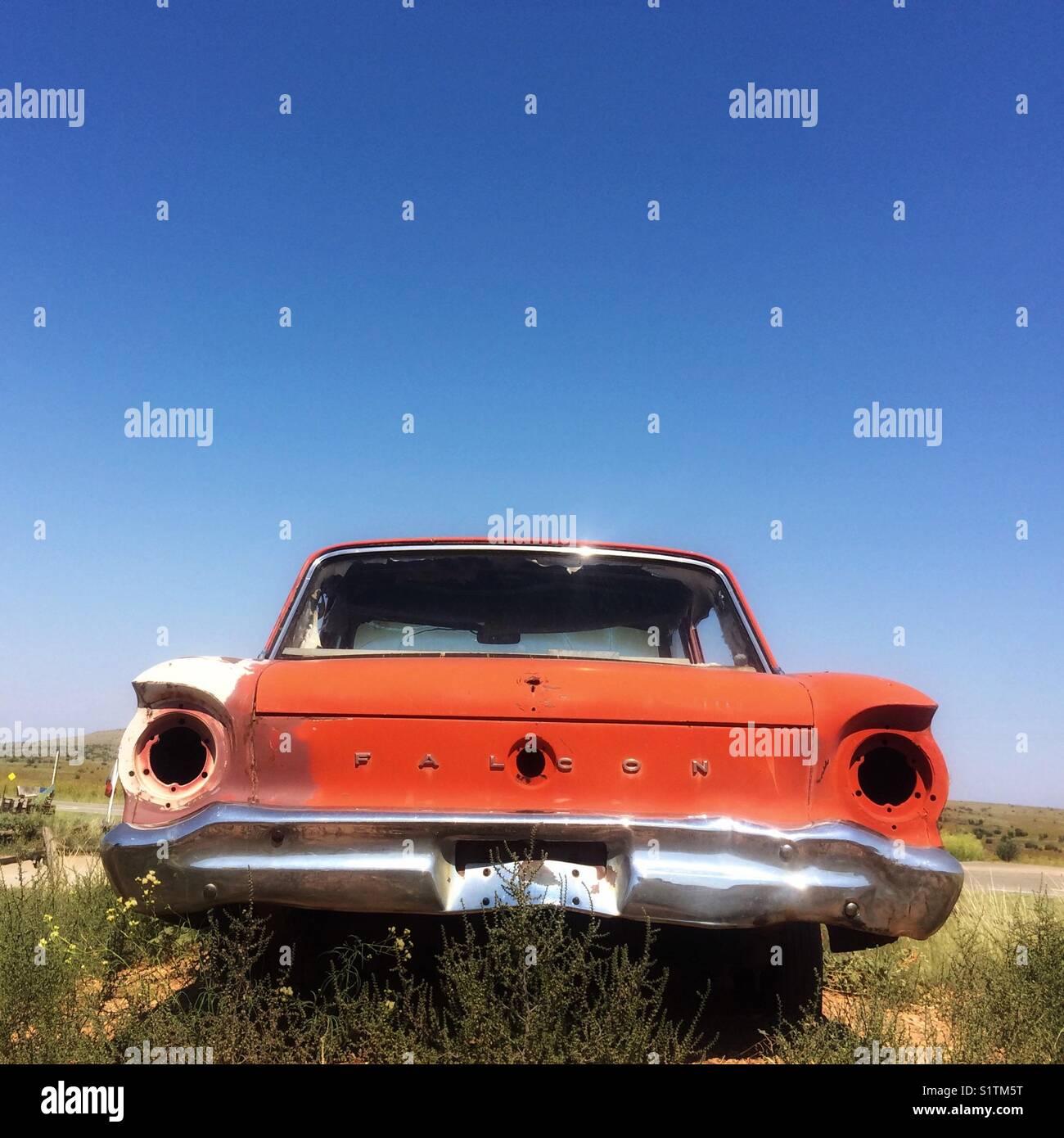 Voiture rouillée abandonnée sur la Route 66, en Californie, USA - Image de stock capturée avec un smartphone