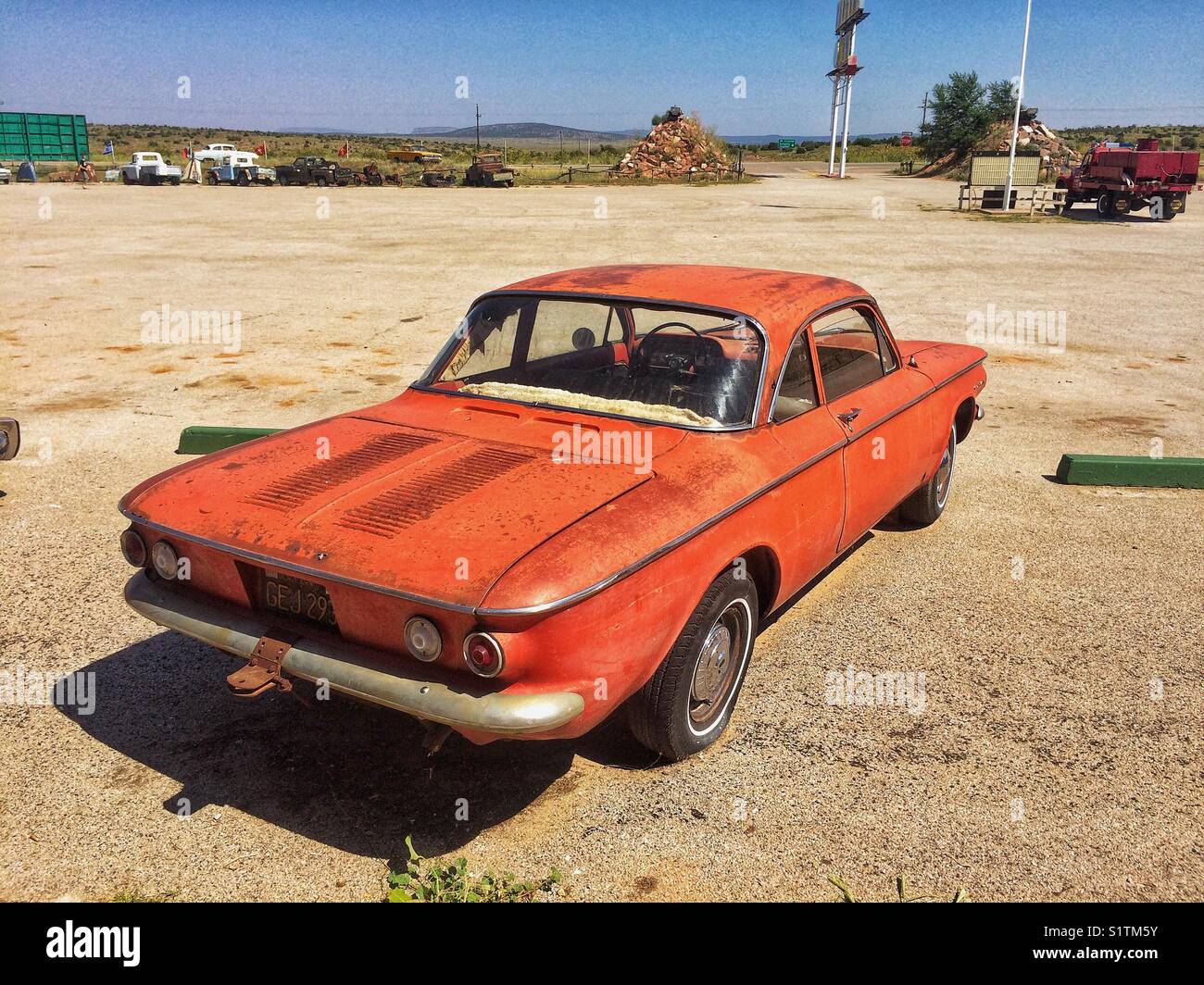 &Couleur voiture de collection sur la Route 66, California, USA - Image de stock capturée avec un smartphone