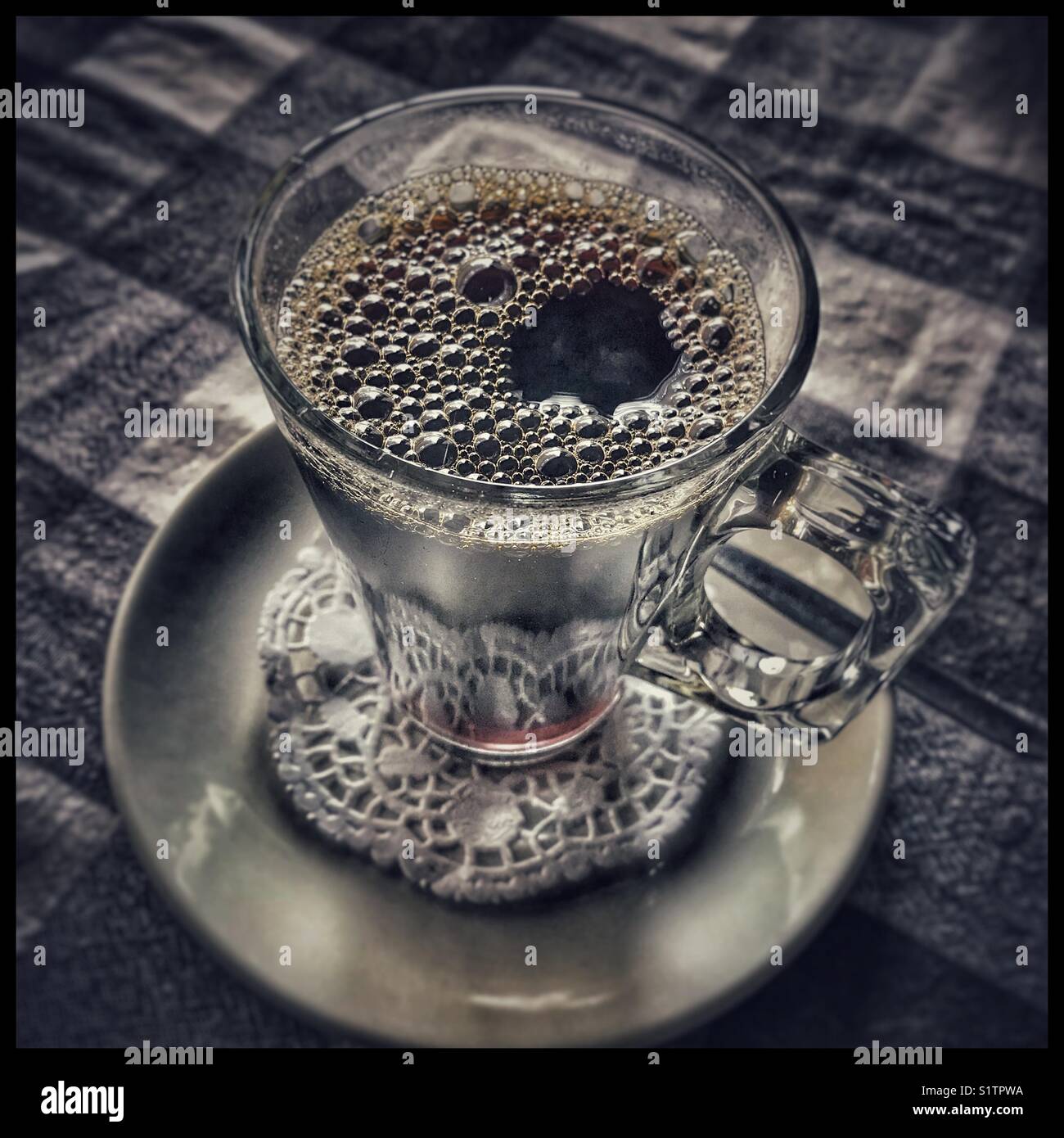 Mug en verre de café. Banque D'Images