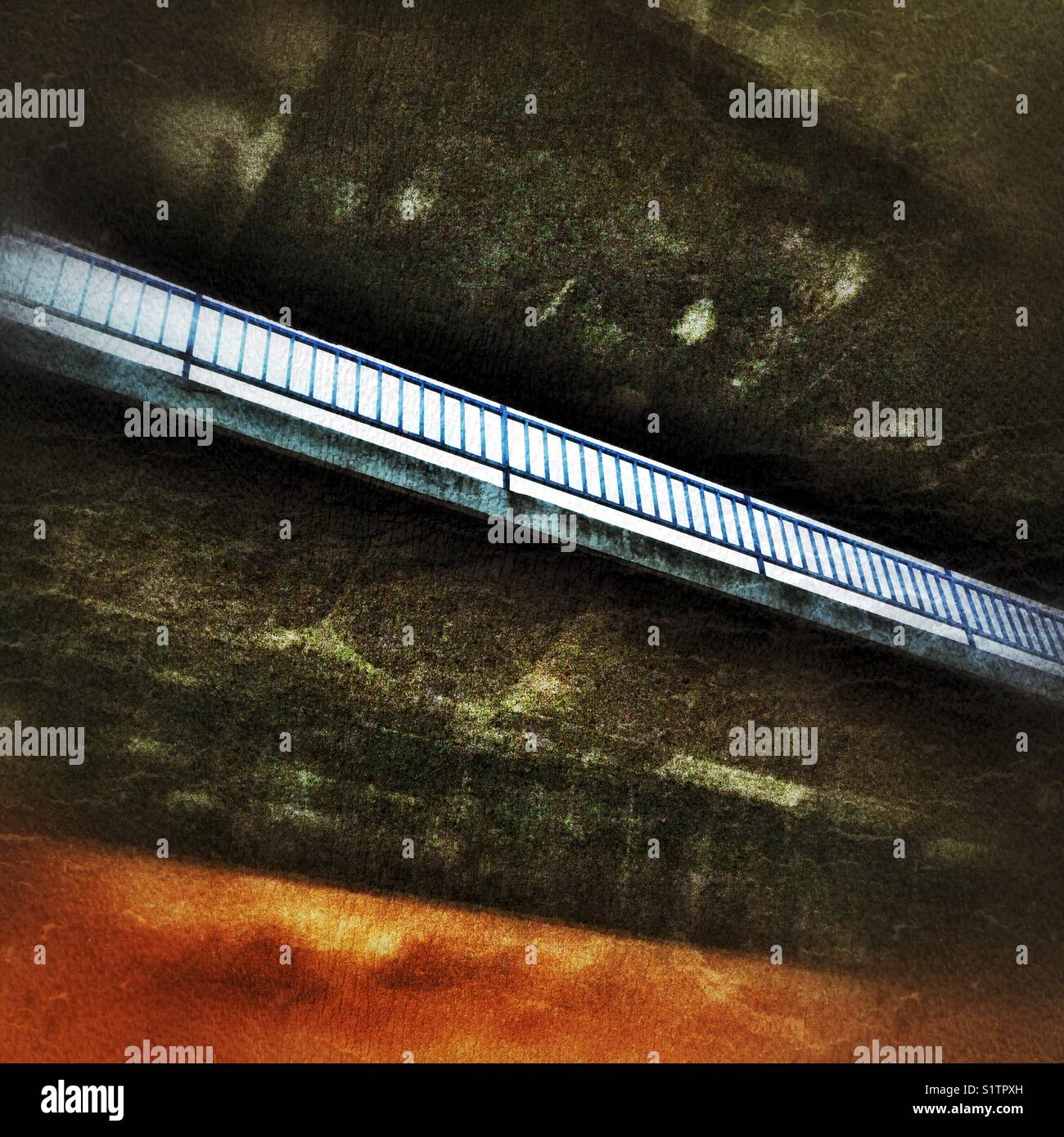 Ligne de garde-corps sur un pont - Image de stock capturée avec un smartphone