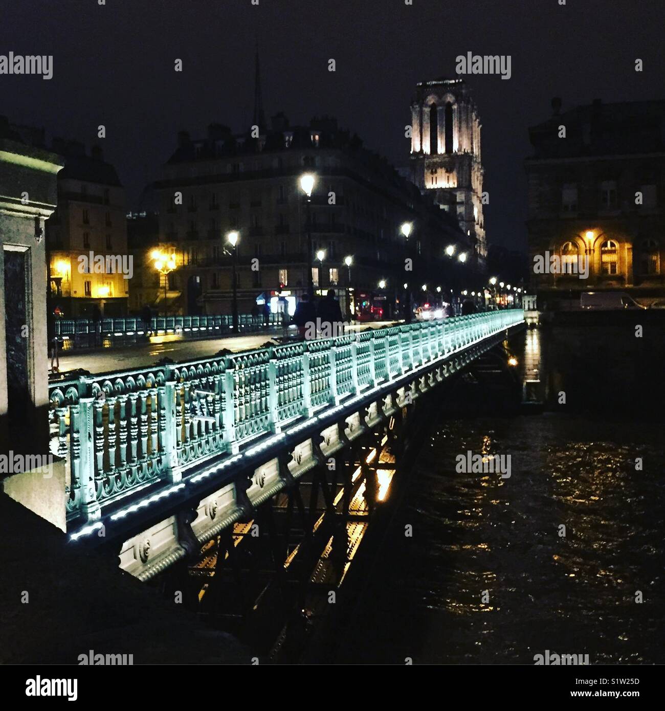 Pont d'Arcole par nuit Paris France Banque D'Images