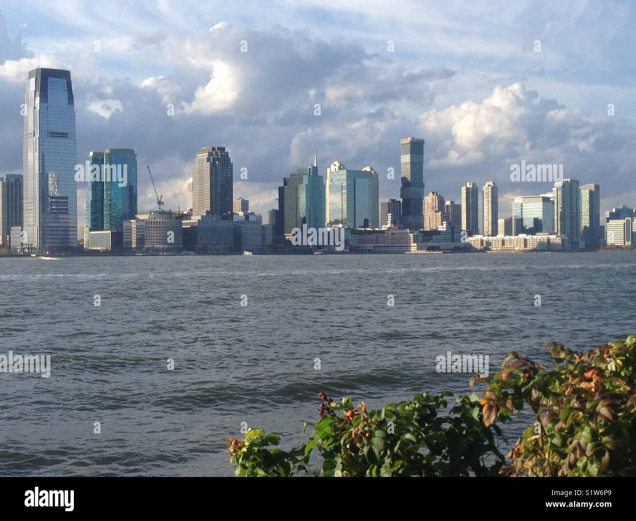 Ciel dramatique au-dessus de Hoboken et la rivière Hudson Banque D'Images