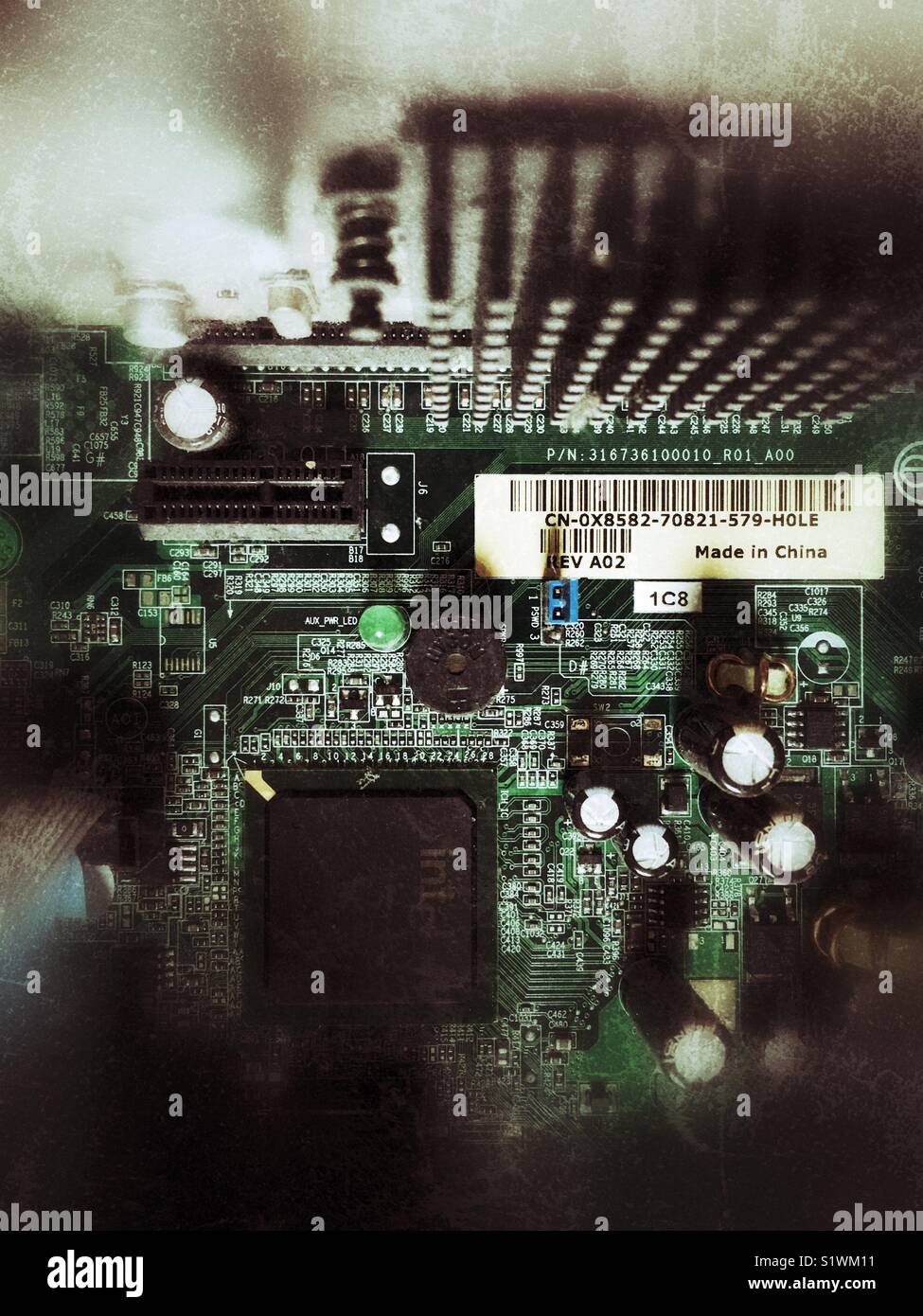 Circuit imprimé d'ordinateur fabriqué en Chine - Image de stock capturée avec un smartphone