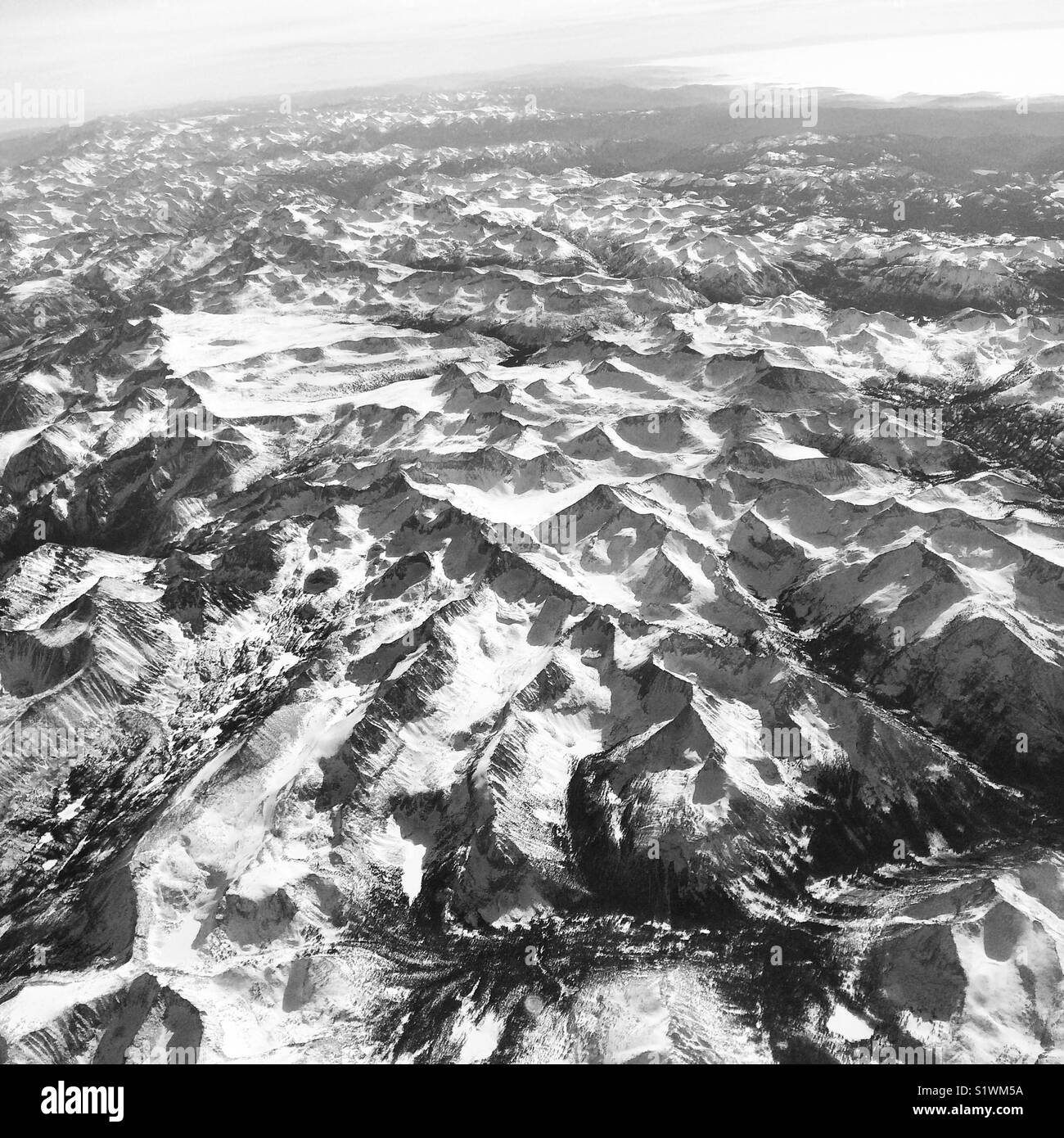 Vue aérienne de la montagne couverte de neige, dans l'ouest de l'United States - Image de stock capturée avec un smartphone