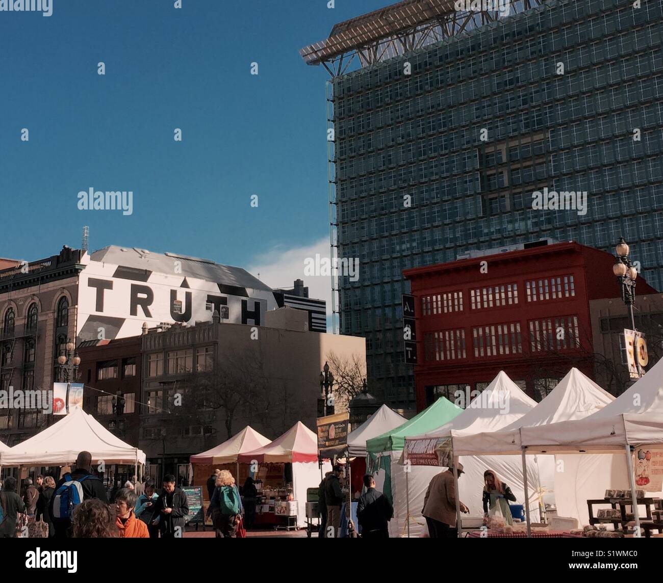 Marché de producteurs, Civic Center, San Francisco, Californie, USA. - Image de stock capturée avec un smartphone