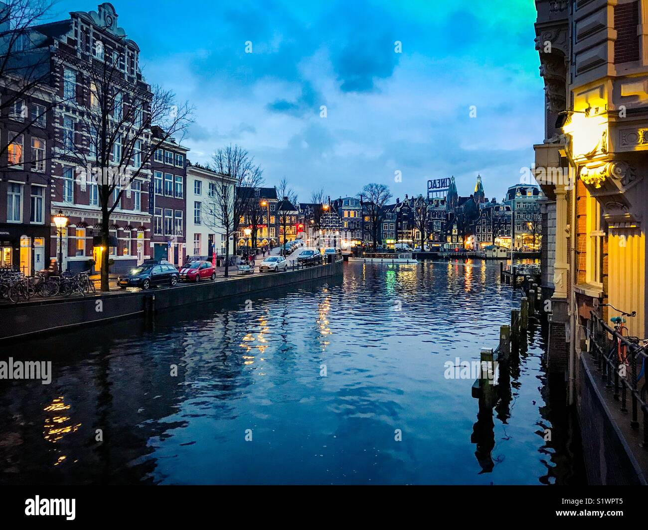 Vue sur la ville d'Amsterdam avec canal Banque D'Images