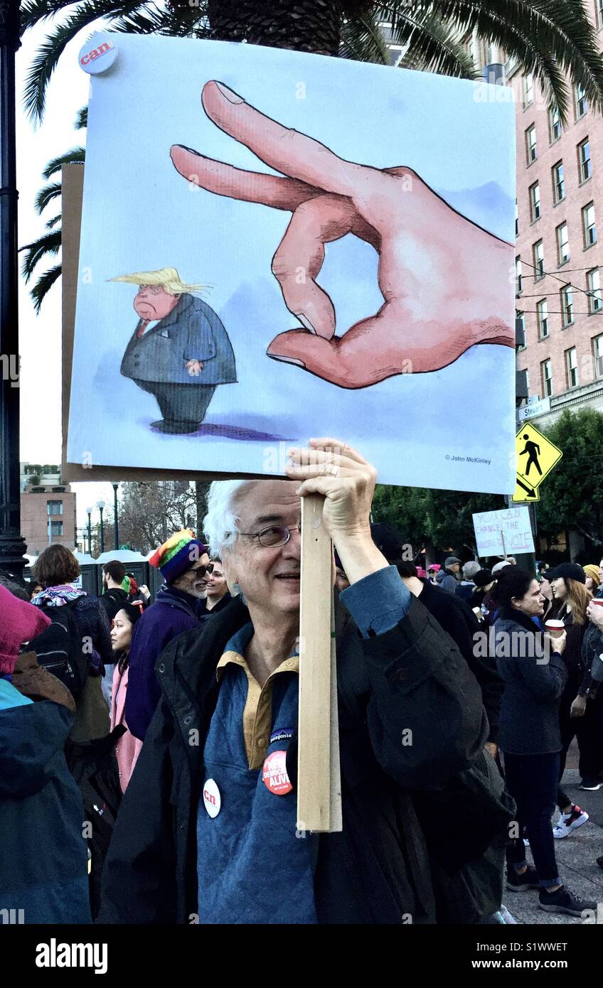 Manifestant à la Marche des femmes avec anti-Trump signe, San Francisco, Californie, USA. - Image de stock capturée avec un smartphone