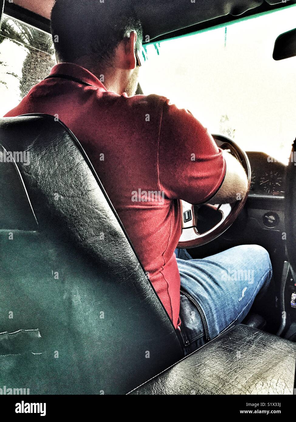 Man driving a car - Image de stock capturée avec un smartphone