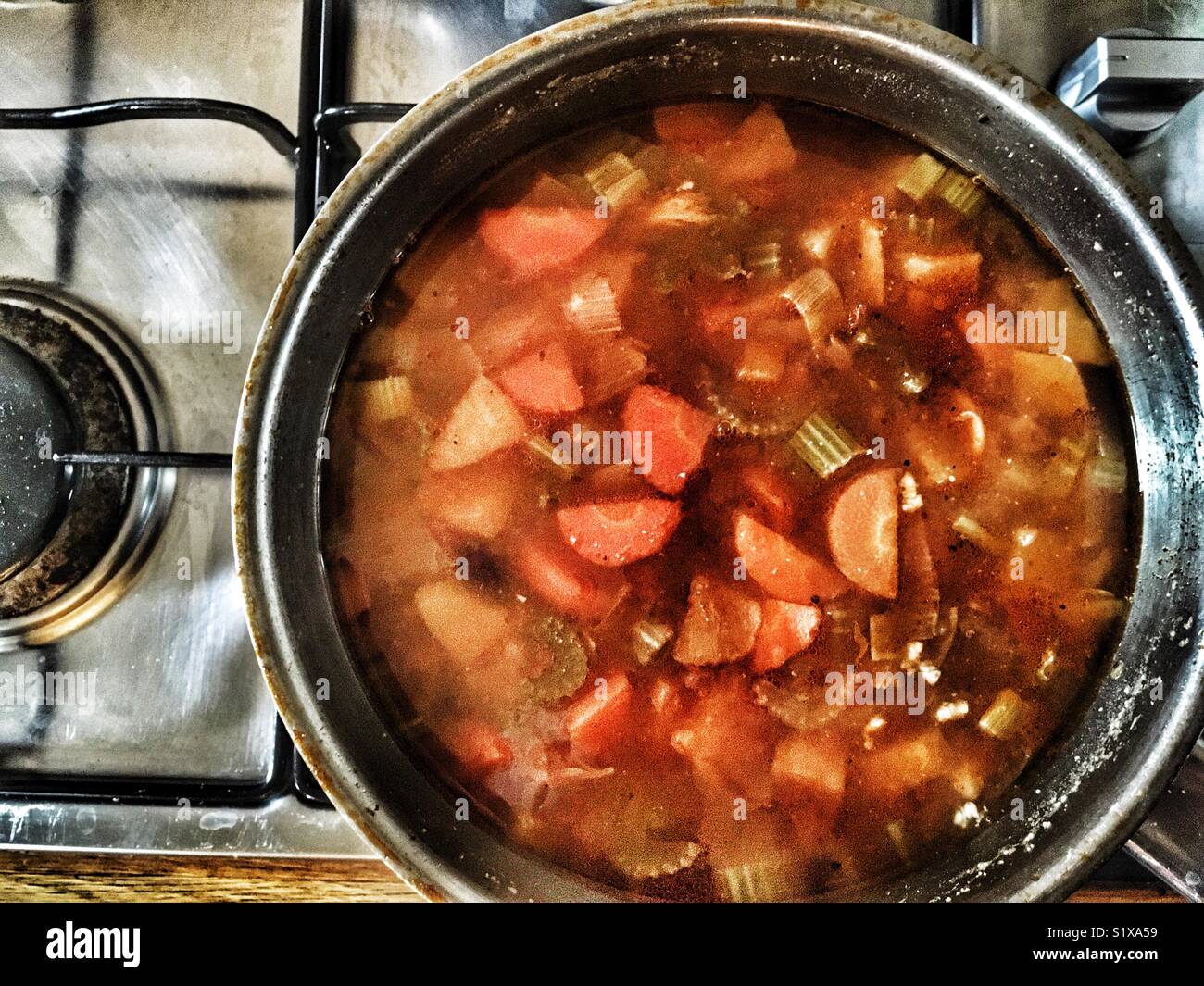 Soupe aux légumes maison - Image de stock capturée avec un smartphone