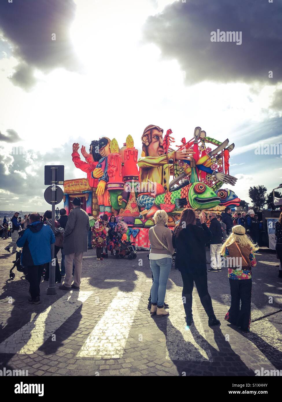 Carnival flotteur avec mannequins, Castille square, La Valette, Malte 2018 Banque D'Images