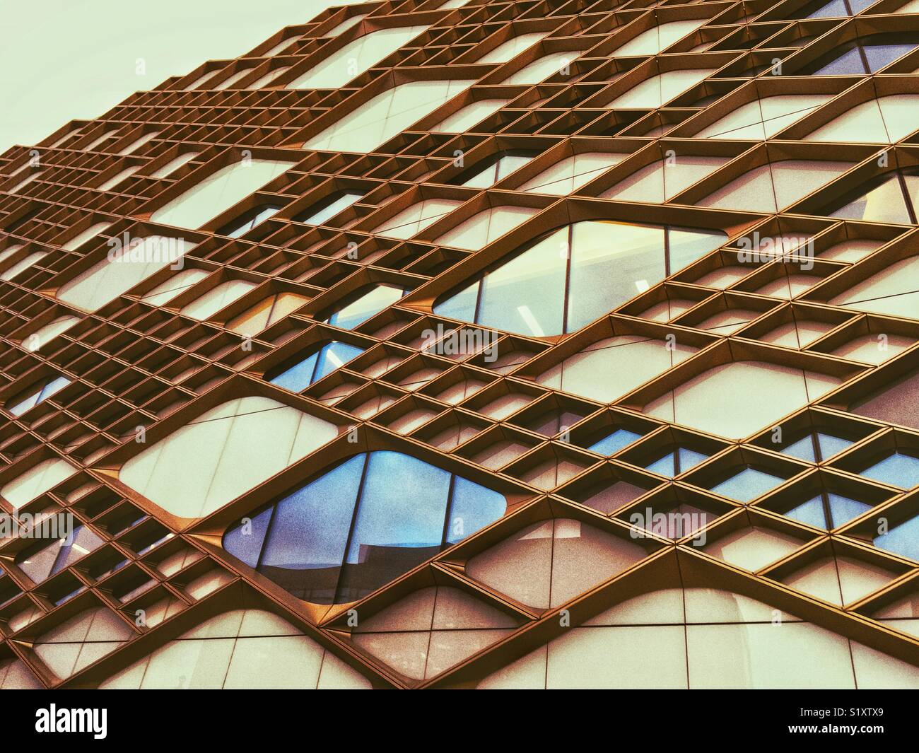 Abstract pattern sur l'Université de Sheffield's Diamond Building - Image de stock capturée avec un smartphone