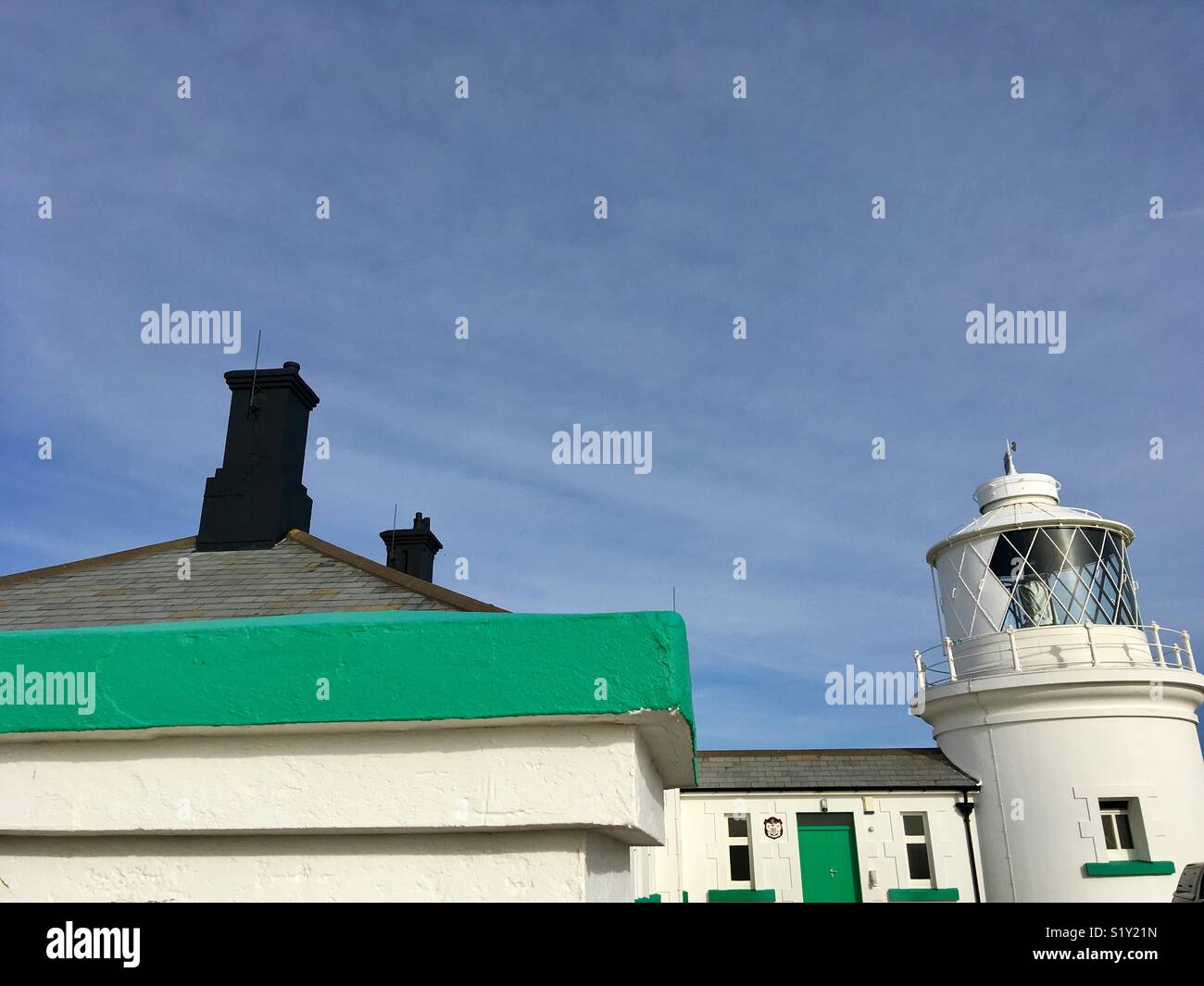 Phare d'Anvil Point, Purbeck, Dorset, sous un ciel bleu - Image de stock capturée avec un smartphone