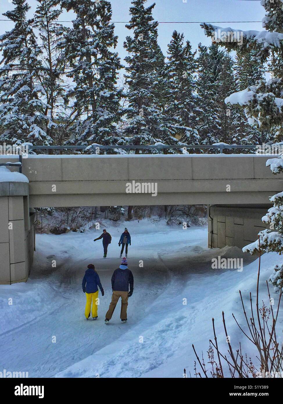Outdoor skating sur Bowness Lagoon - Image de stock capturée avec un smartphone