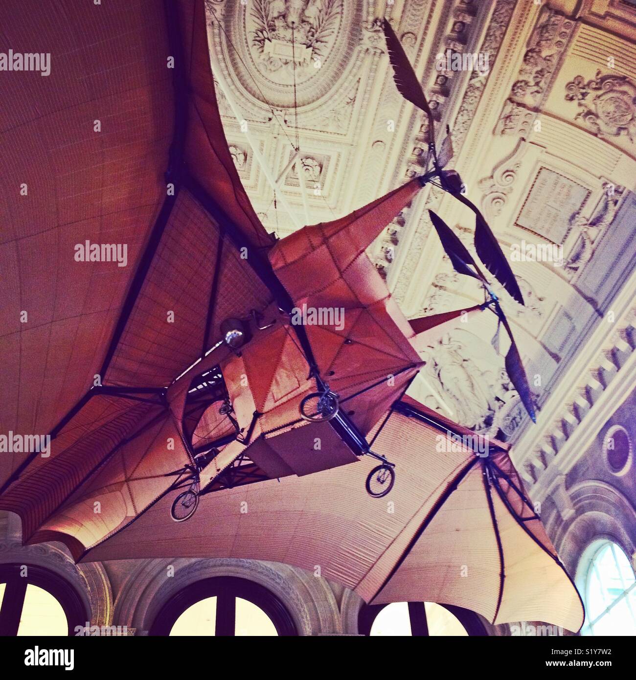 Le vintage Avion 3 par Ader, exposée au Musée des Arts et Métiers à Paris, France - Image de stock capturée avec un smartphone