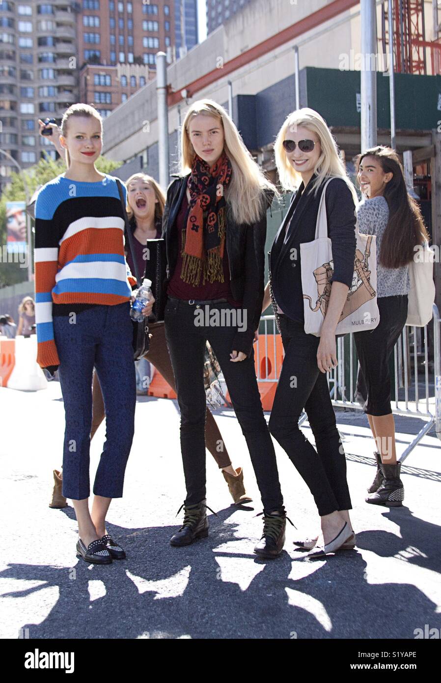 Un groupe de modèles lors de la fashion week de New York street style ? Banque D'Images