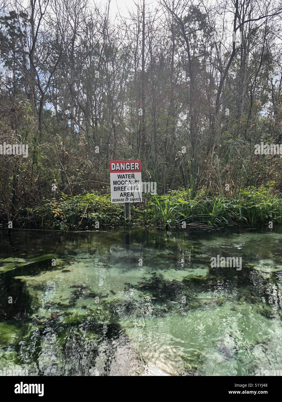 Panneau d'avertissement sur le serpent Weeki Wachee Springs en Floride Banque D'Images