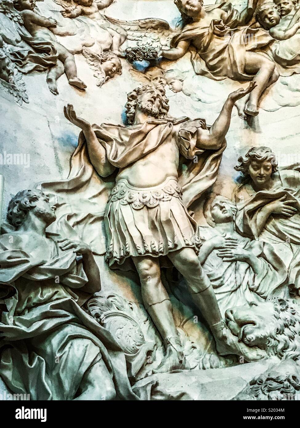 Sculpture murale, Nostra Signora del Sacro Cuore, Rome - Image de stock capturée avec un smartphone