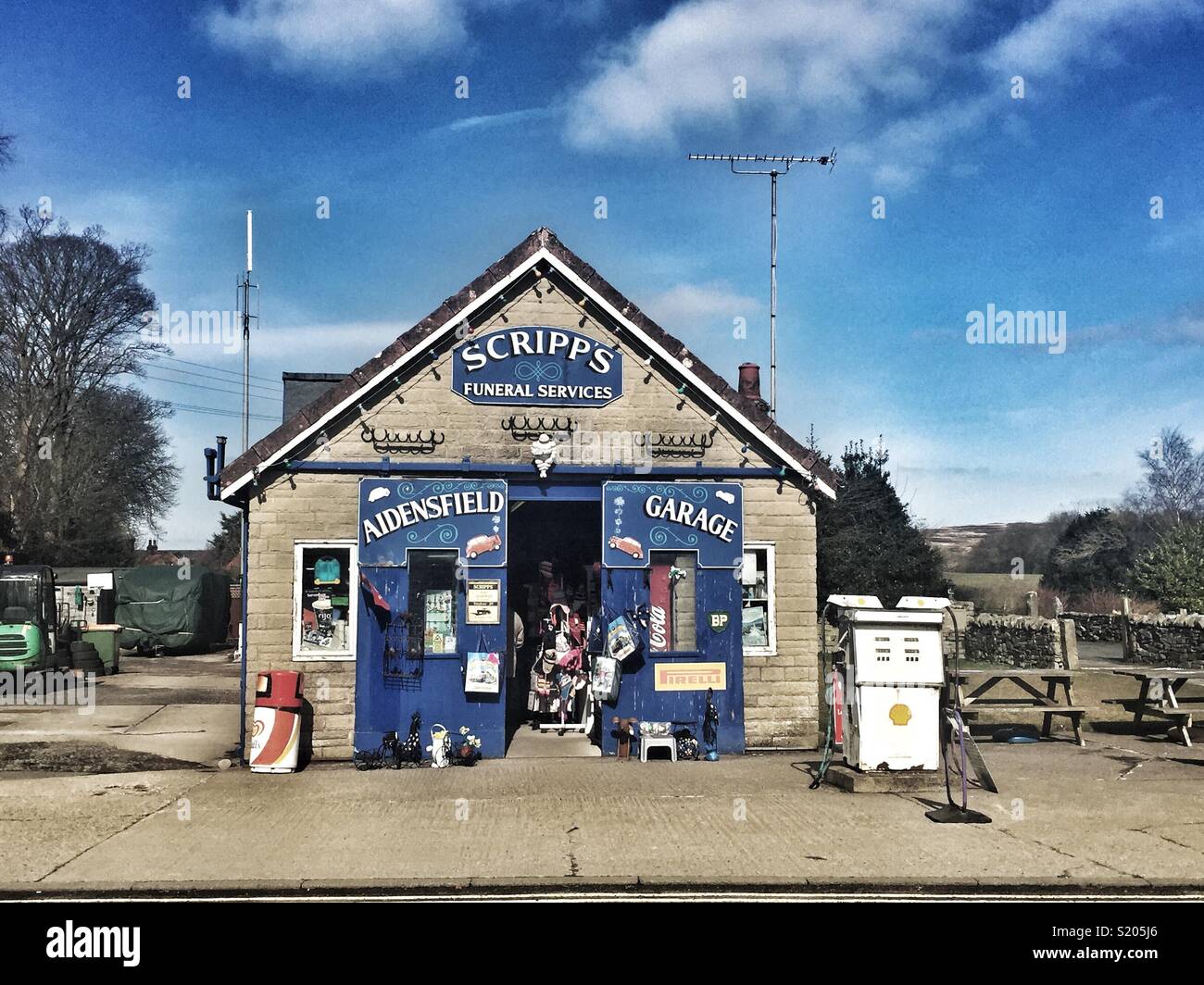 Le service funéraire Scripps et garage à partir de séries dramatiques de pulsation, basé à Goathland, Yorkshire du Nord, les Maures - Image de stock capturée avec un smartphone