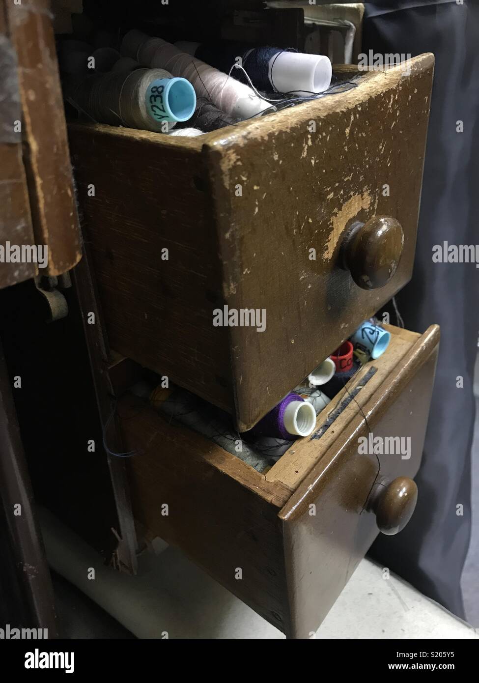 Vintage singer sewing machine , 30 ans d'affaires sur mesure à Singapour- Michael Chaing Adapter à Penisula Plaza Banque D'Images