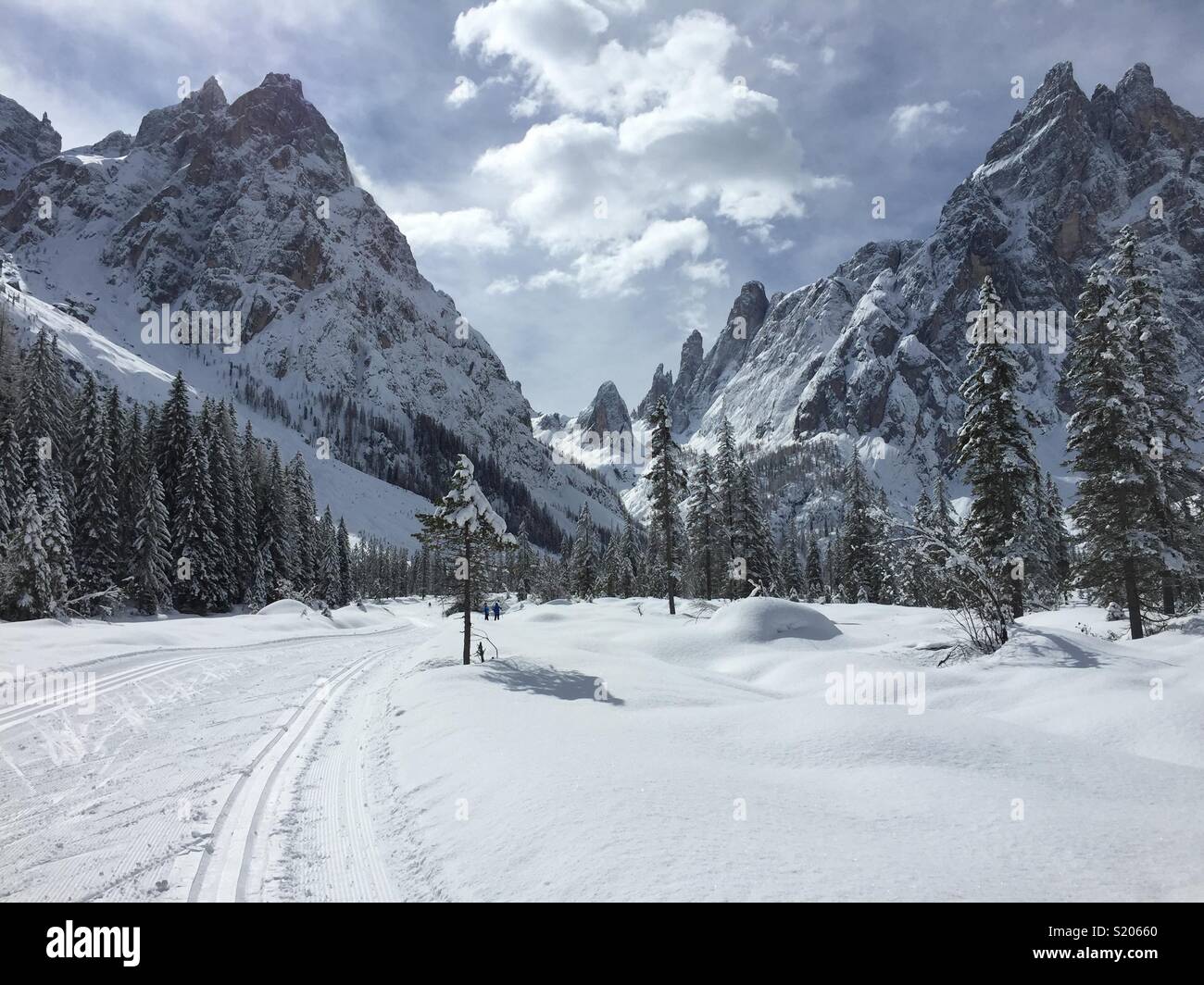 Piste de ski à Val Fiscalina, Italie - Image de stock capturée avec un smartphone