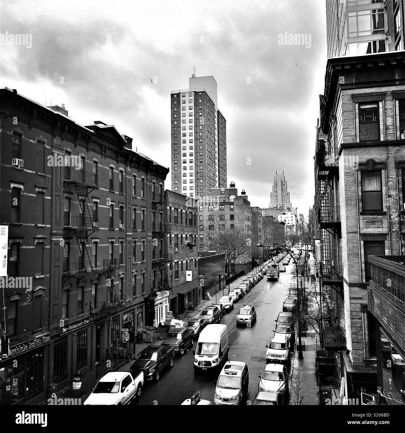 Vue vers le bas la rue New York - Image de stock capturée avec un smartphone
