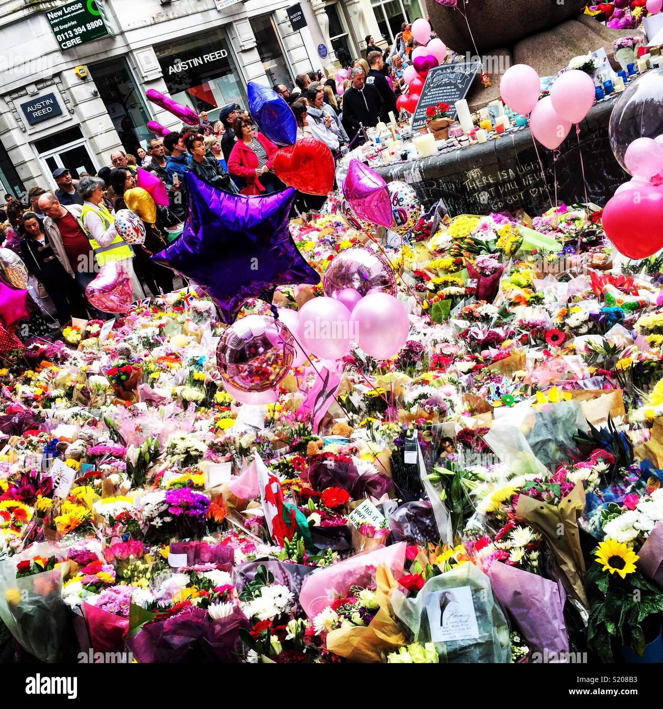 Ballon d'hommages floraux & Manchester bomb victims Banque D'Images