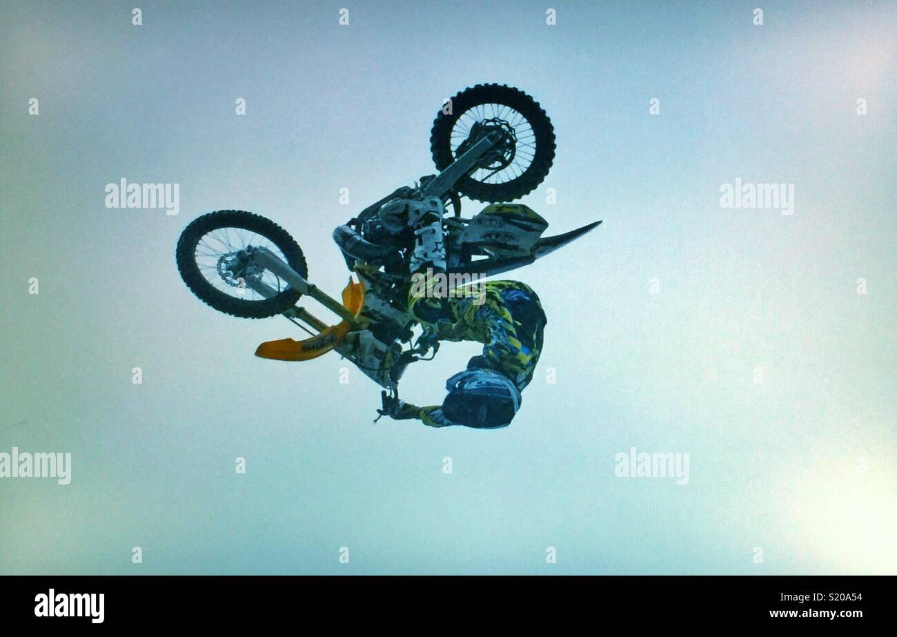Cascades moto sur la piste , Calgary, Alberta. - Image de stock capturée avec un smartphone