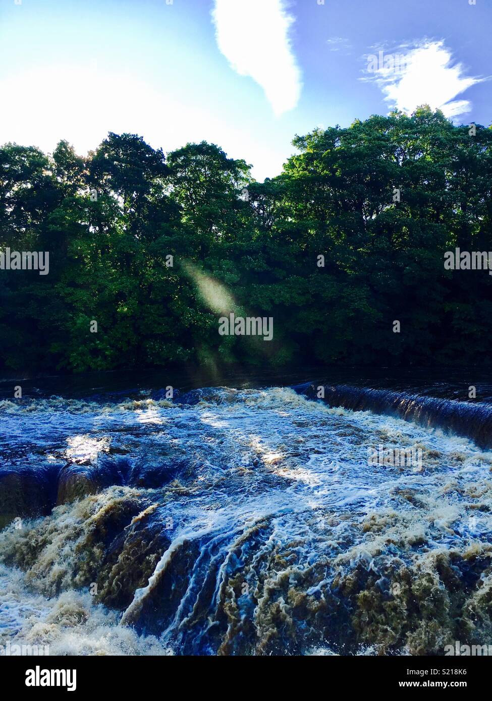 Chutes de Richmond. La rivière Swale dans la nourriture ici. Moelleux par rapport à l'historique des inondations mais tout de même. magique Banque D'Images