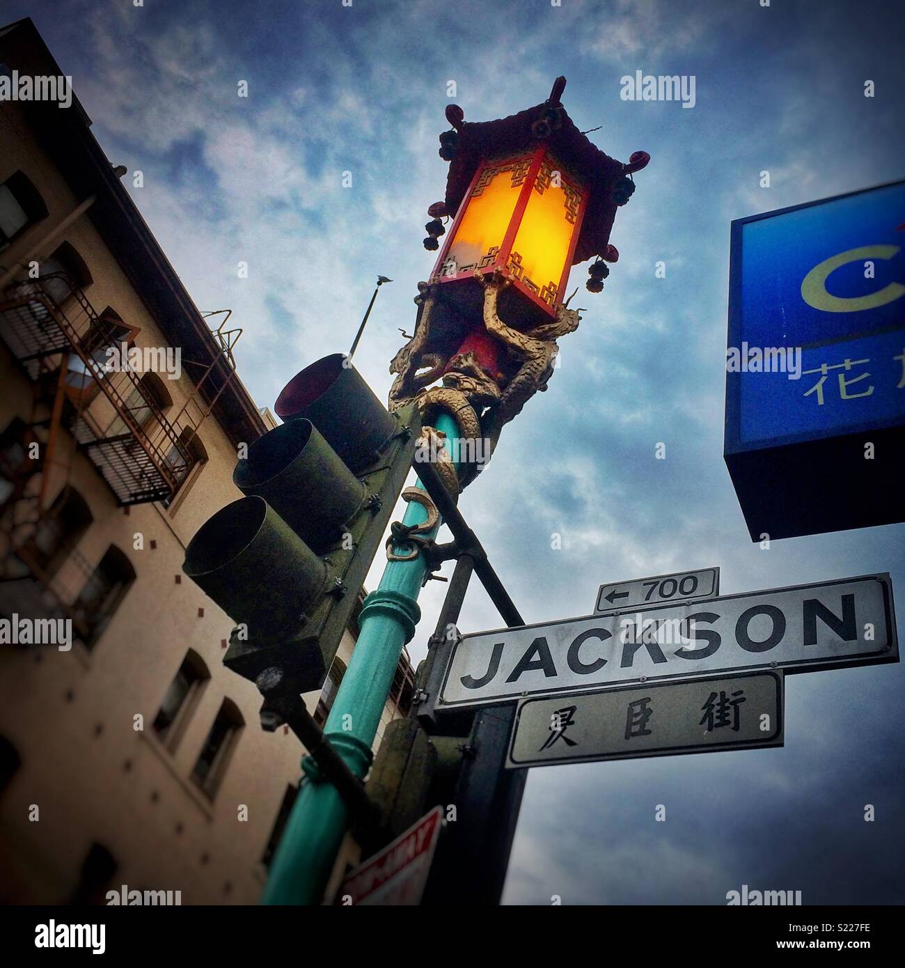 Chandelier à Chinatown, San Francisco, California, USA - Image de stock capturée avec un smartphone