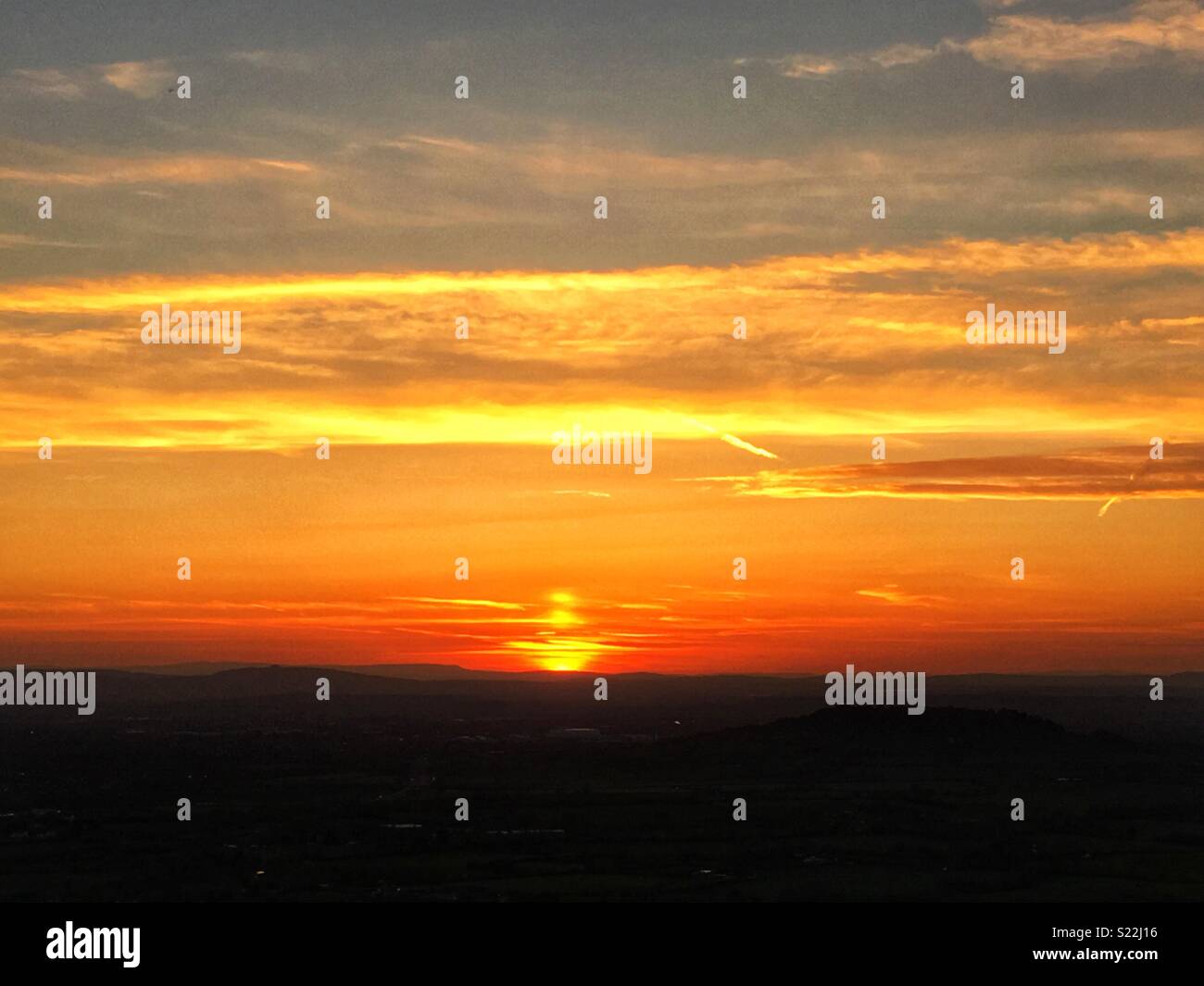 En haut de la colline birdlip lorsque le soleil se couche, Gloucestershire Angleterre Banque D'Images