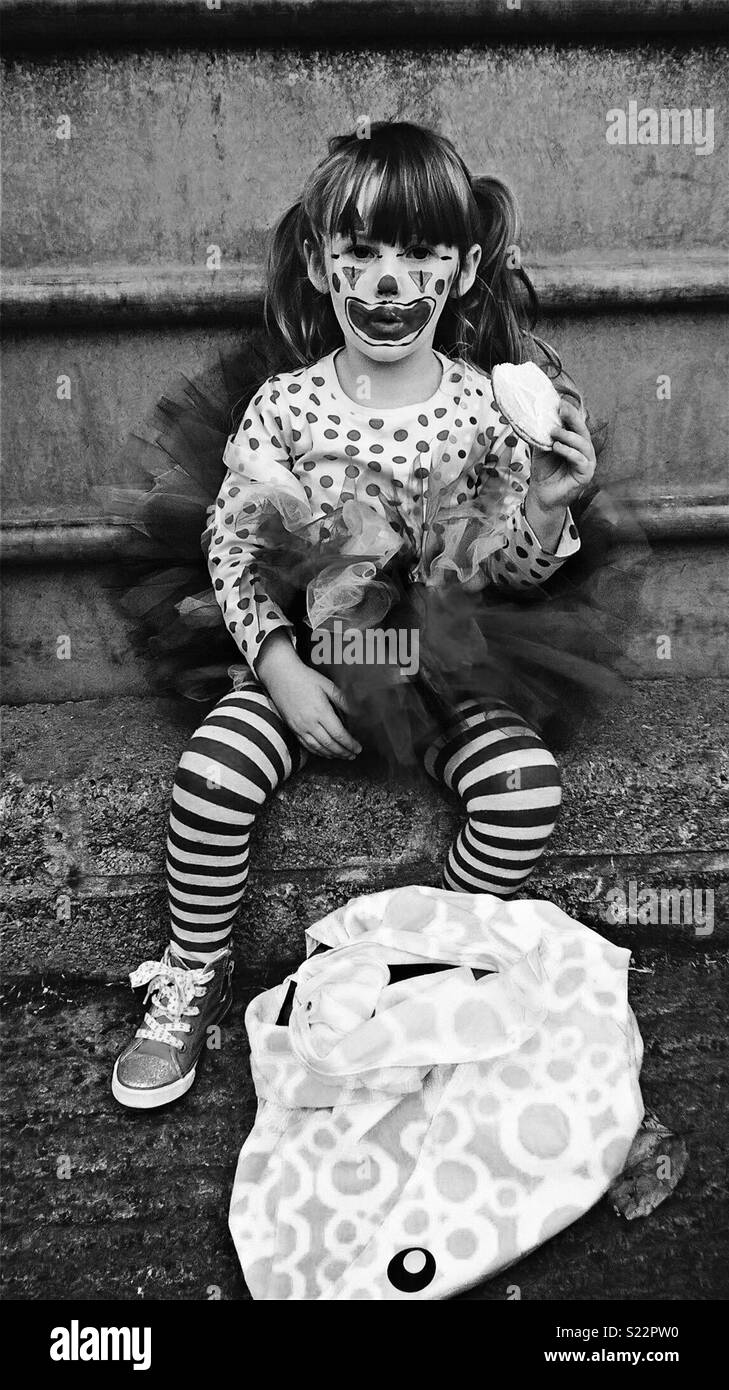 Fille de clown noir et blanc Banque D'Images