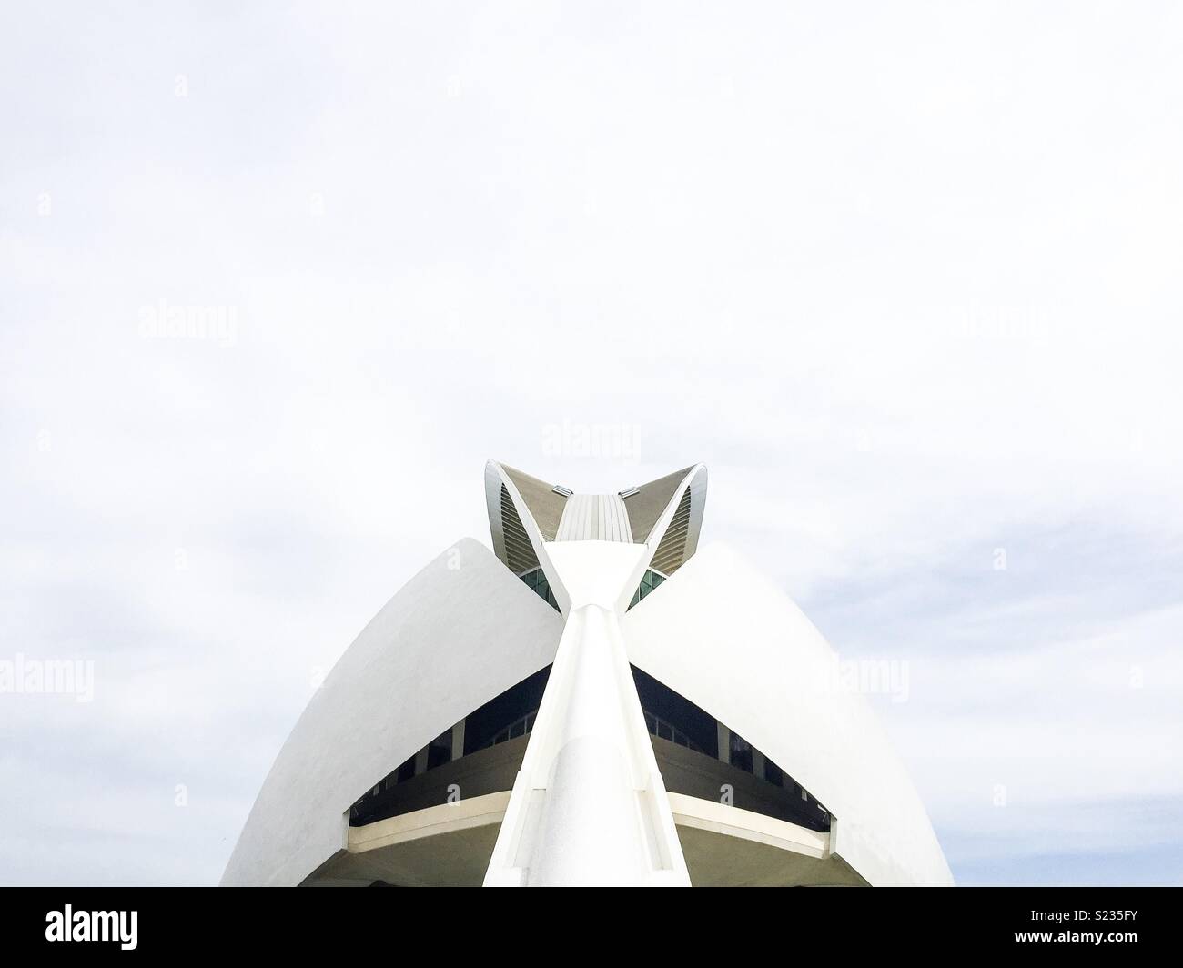 Palau de les arts (théâtre de l'opéra) par l'architecte Santiago Calatrava à Valence, Espagne - Image de stock capturée avec un smartphone
