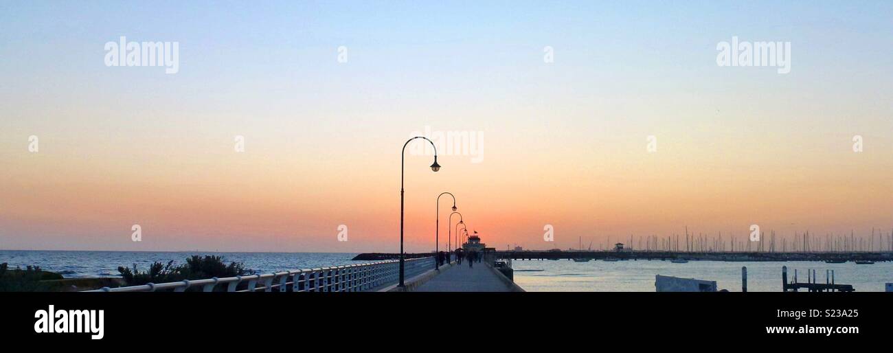 Coucher de soleil sur St Kilda pier Banque D'Images