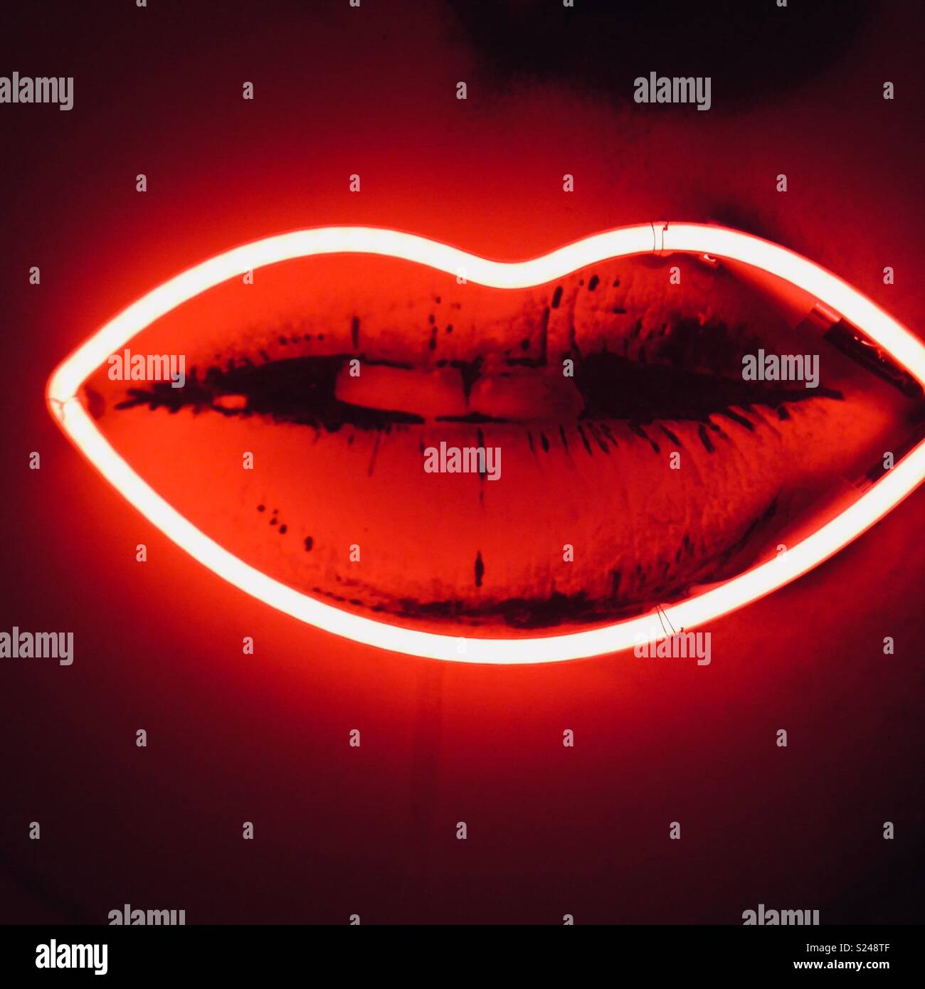 Lèvres Rouge fluo Banque D'Images