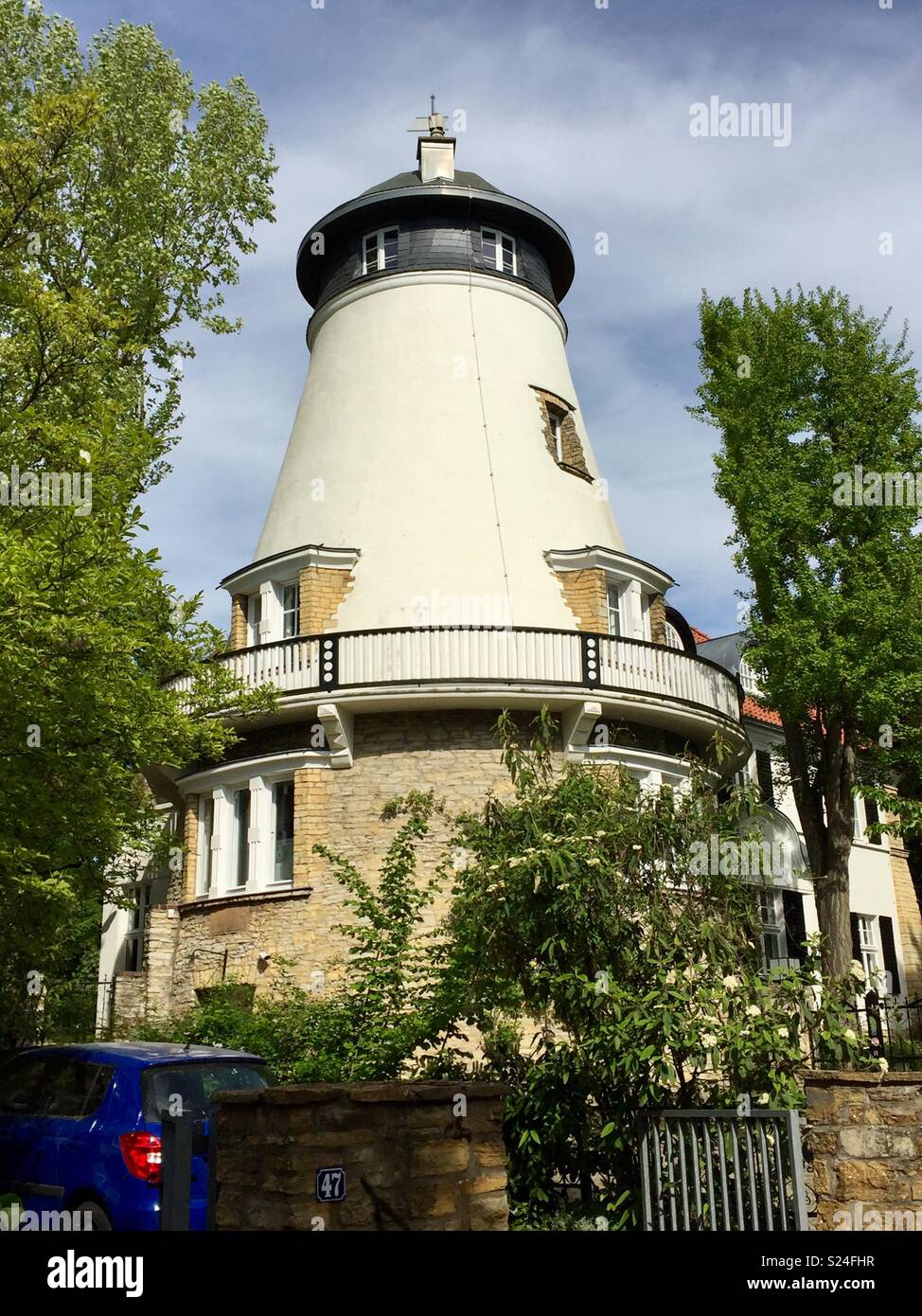 Une maison privée à la forme d'un moulin à Osnabruck, Allemagne. Banque D'Images