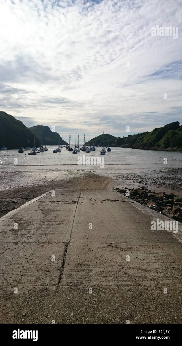 Vue sur le port de Watermouth, Devon. Prises depuis le haut de la rampe de mise à l'eau Banque D'Images