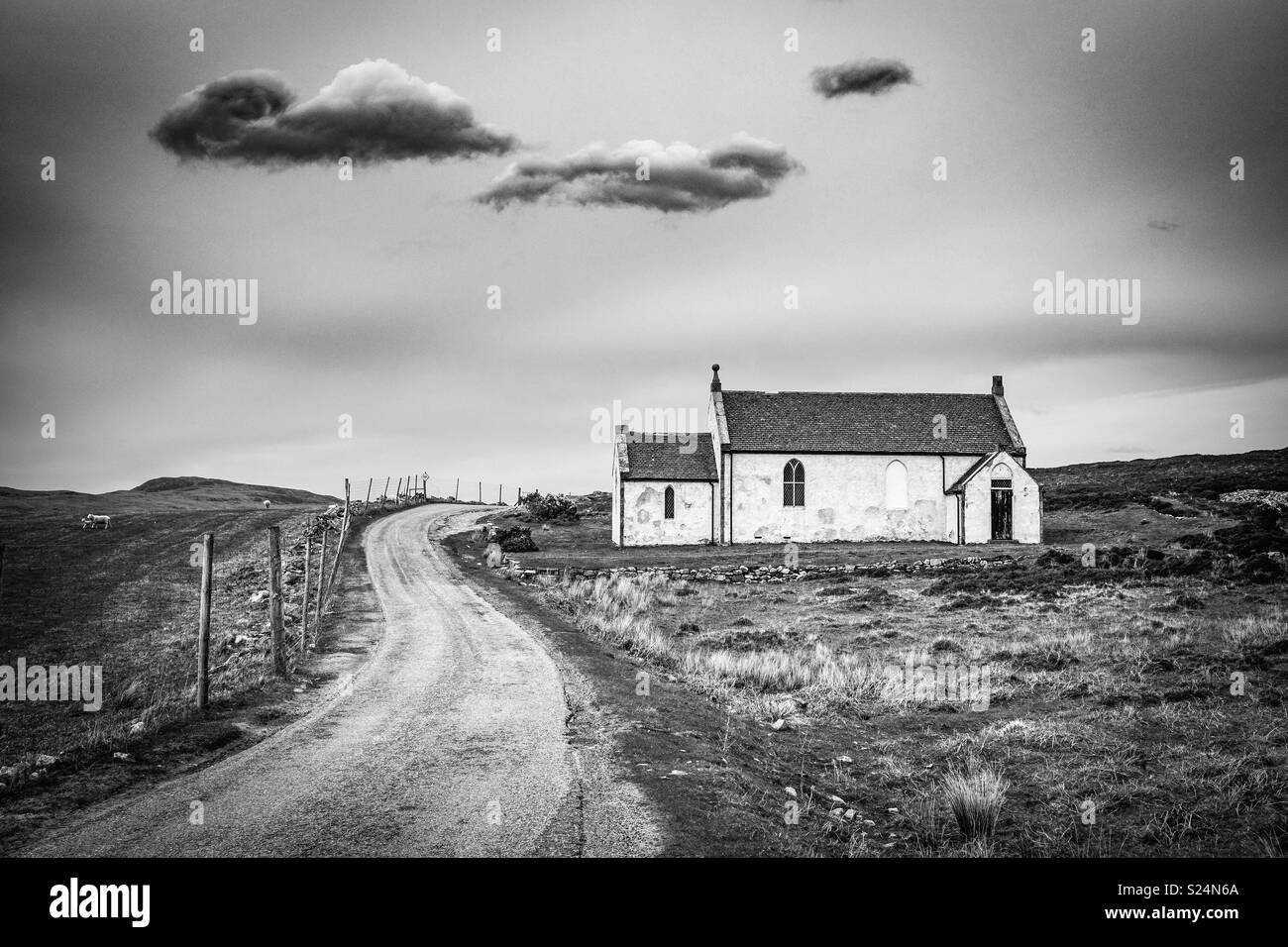 Église abandonnée près de Durness sur la côte nord de la route 500 route de voyage en Ecosse. - Image de stock capturée avec un smartphone