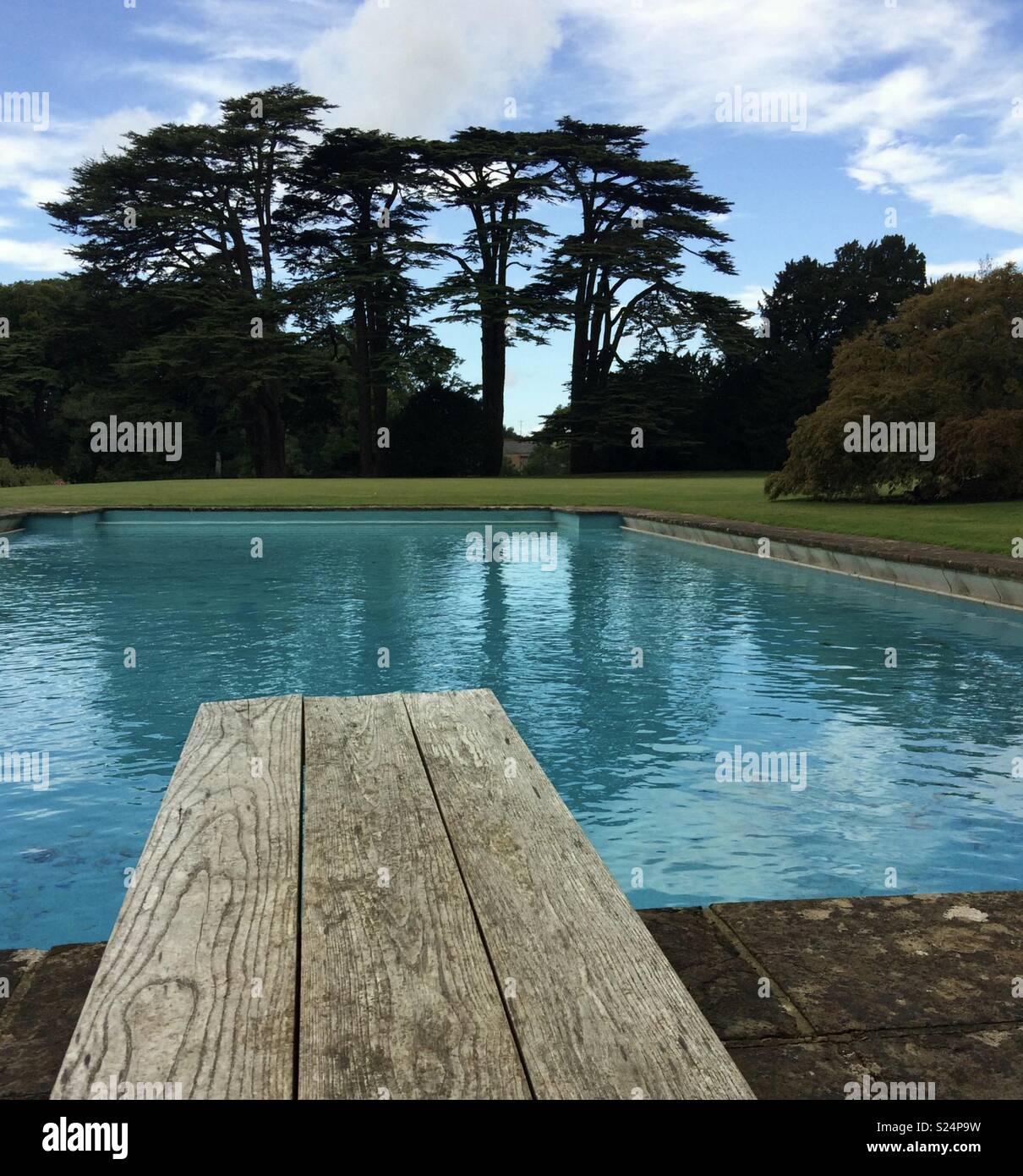Piscine extérieure - Image de stock capturée avec un smartphone
