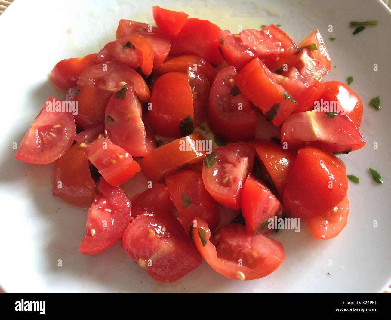Salade de tomates cerises. - Image de stock capturée avec un smartphone