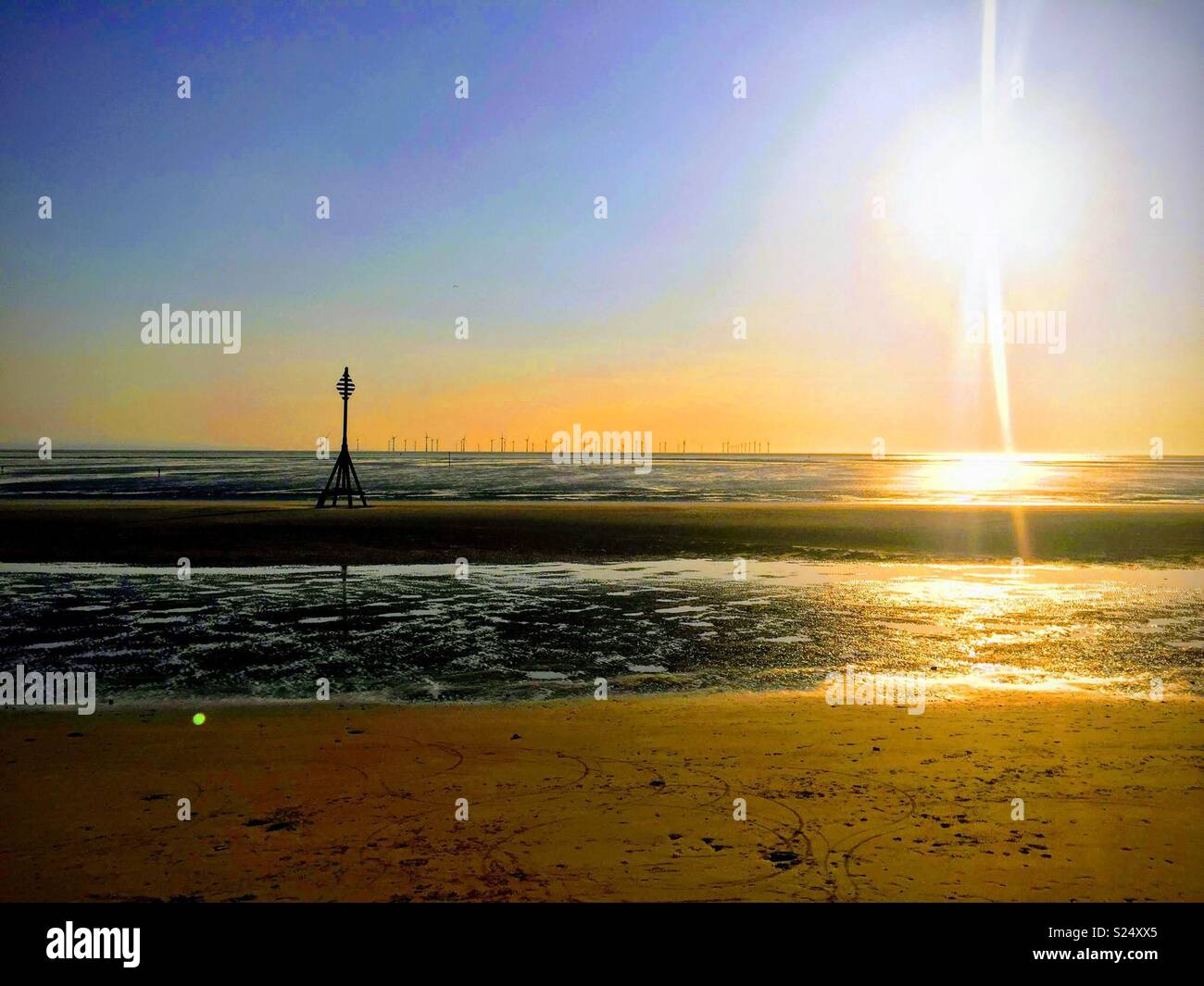 Crosby beach sunset Banque de photographies et d’images à haute