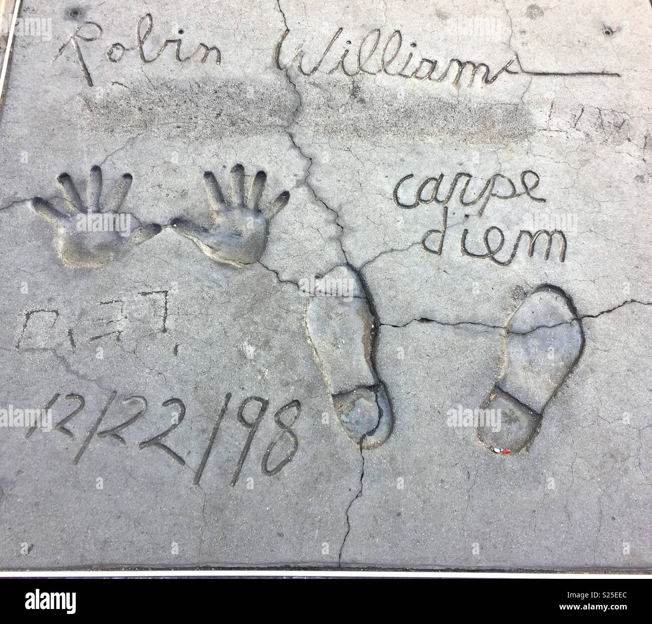 Par Contre L Acteur Robin Williams Et Les Pieds D Impression Imprimer Au Theatre Chinois De Grauman A Hollywood En Californie Photo Stock Alamy