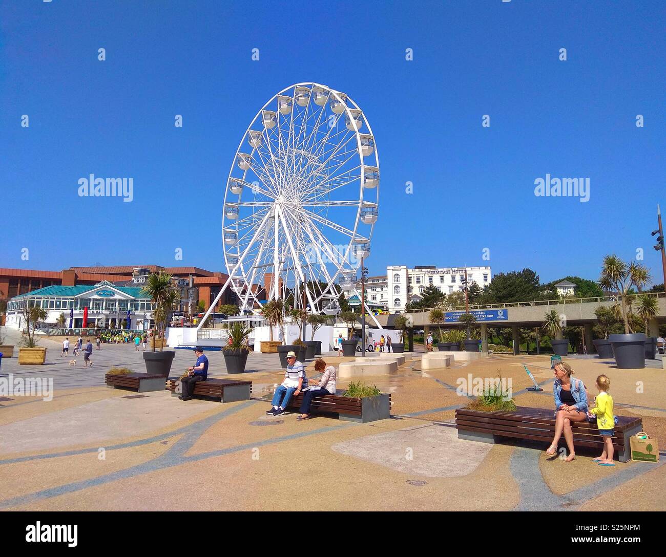 Front de mer de Bournemouth Pier Approche, Dorset, Angleterre - Image de stock capturée avec un smartphone
