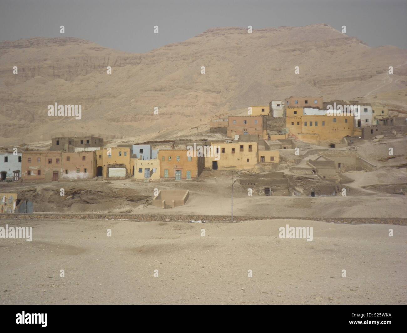 Village égyptien près de la vallée des Rois - Image de stock capturée avec un smartphone