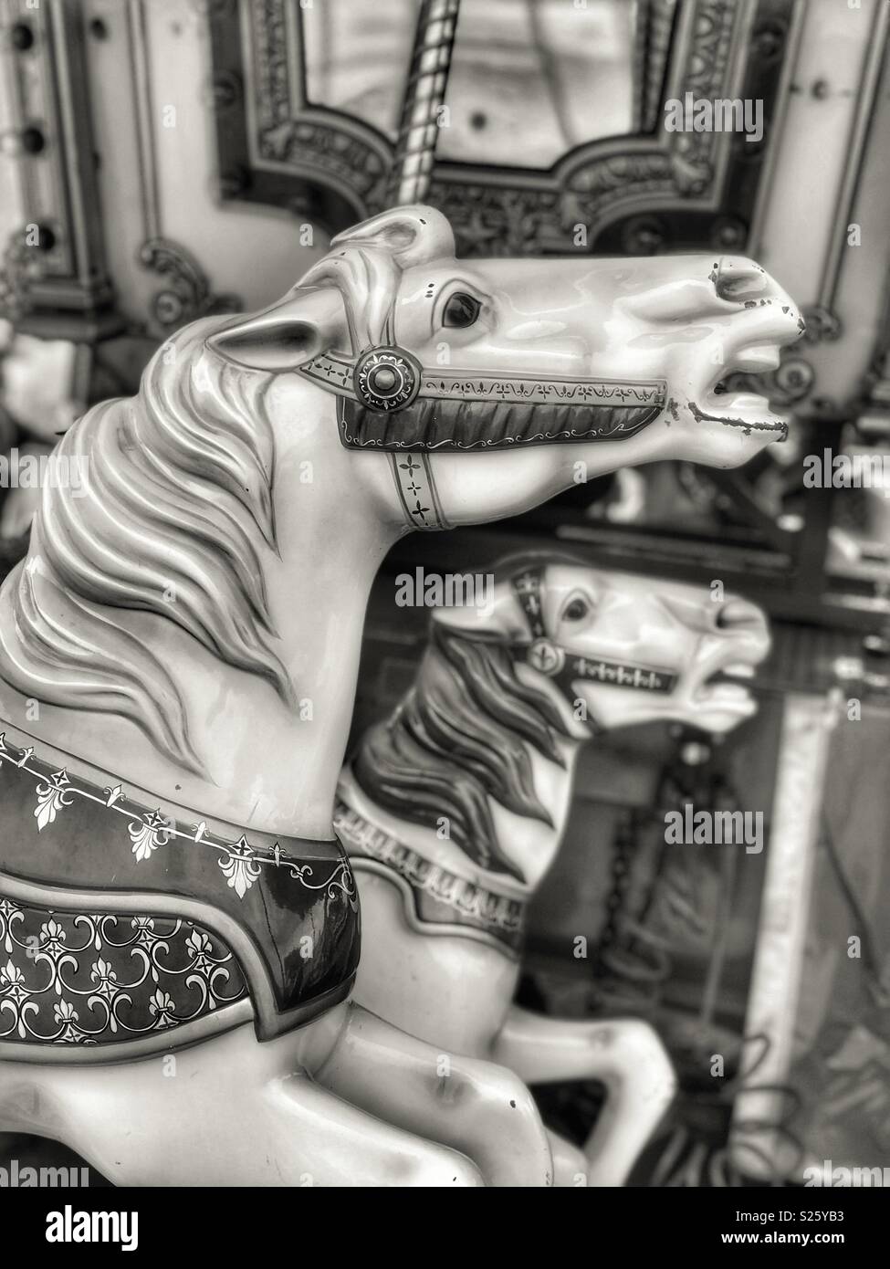 Chevaux de carrousel dans le ton sépia Banque D'Images